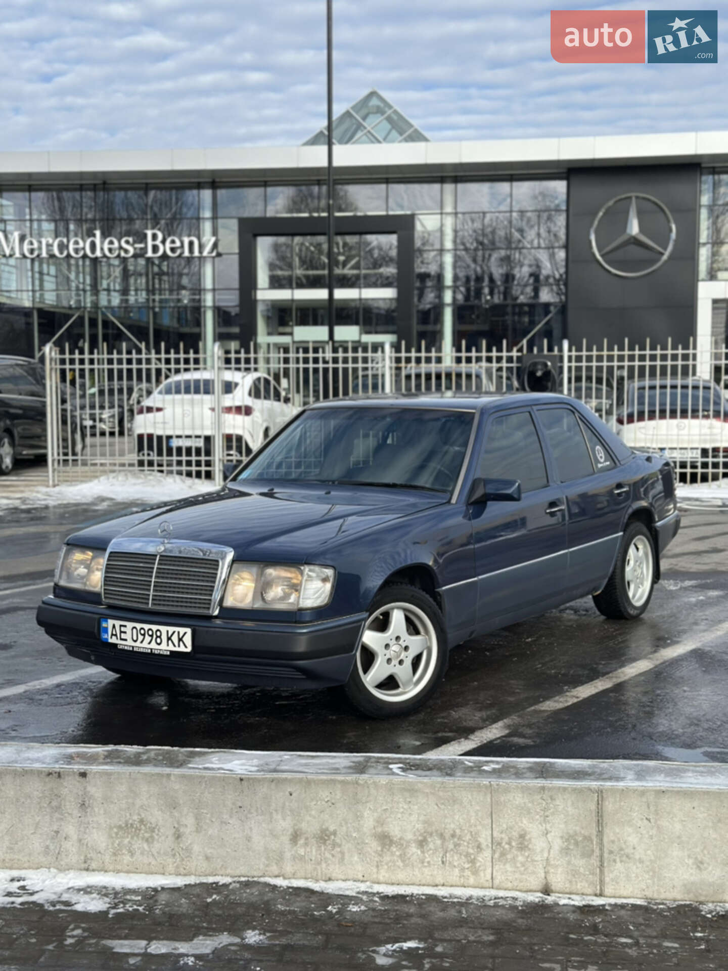 MERCEDES-BENZ 300E 1993