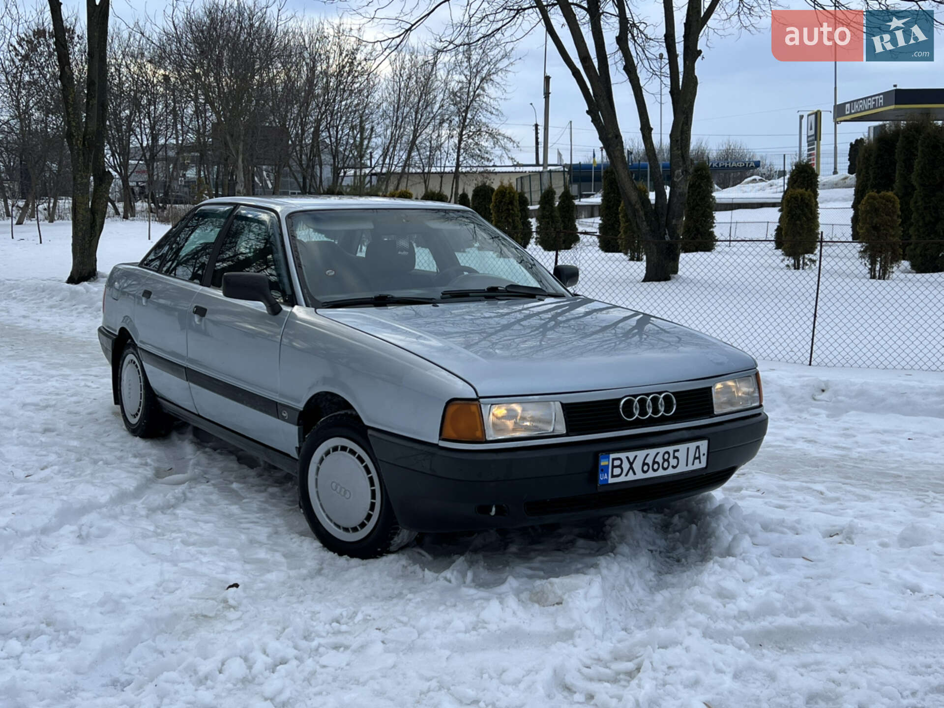 Головне фото звіту автомобіля AUDI 80 1989