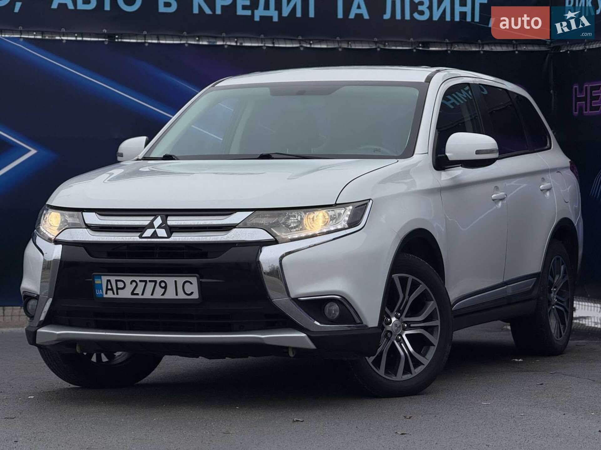 MITSUBISHI OUTLANDER 2017