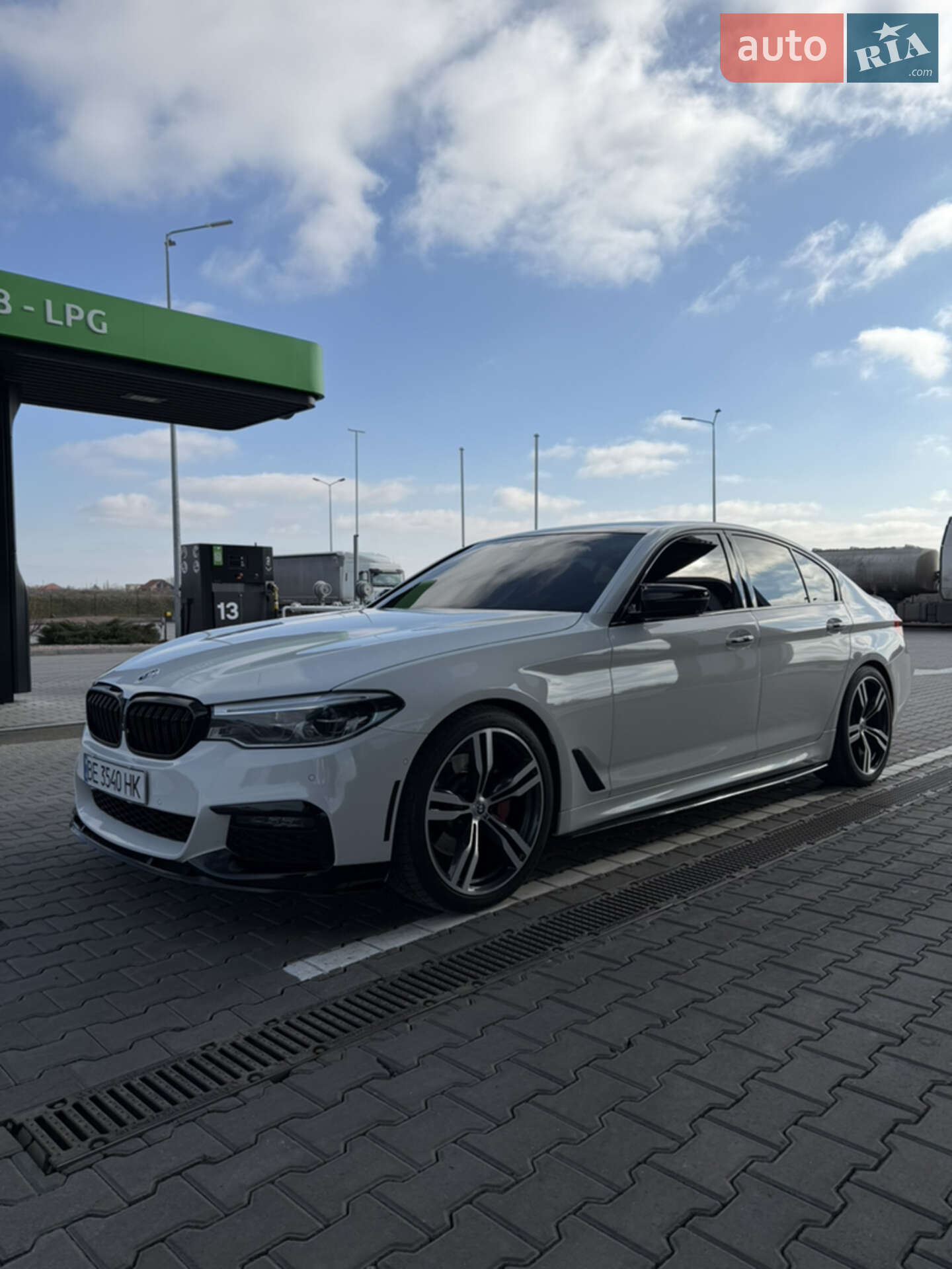 Головне фото звіту автомобіля BMW 540IX 2017