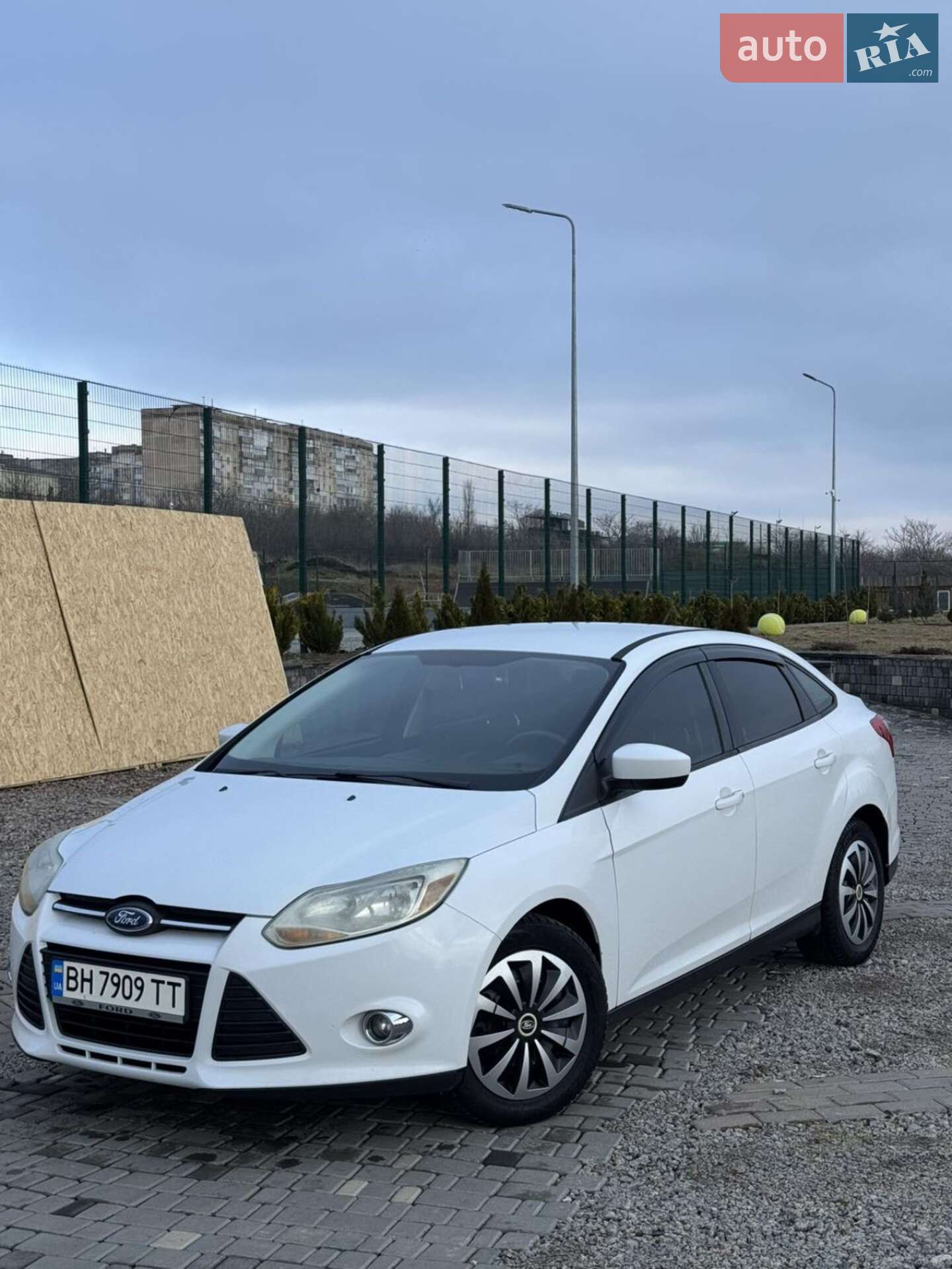 Головне фото звіту автомобіля FORD FOCUS 2011