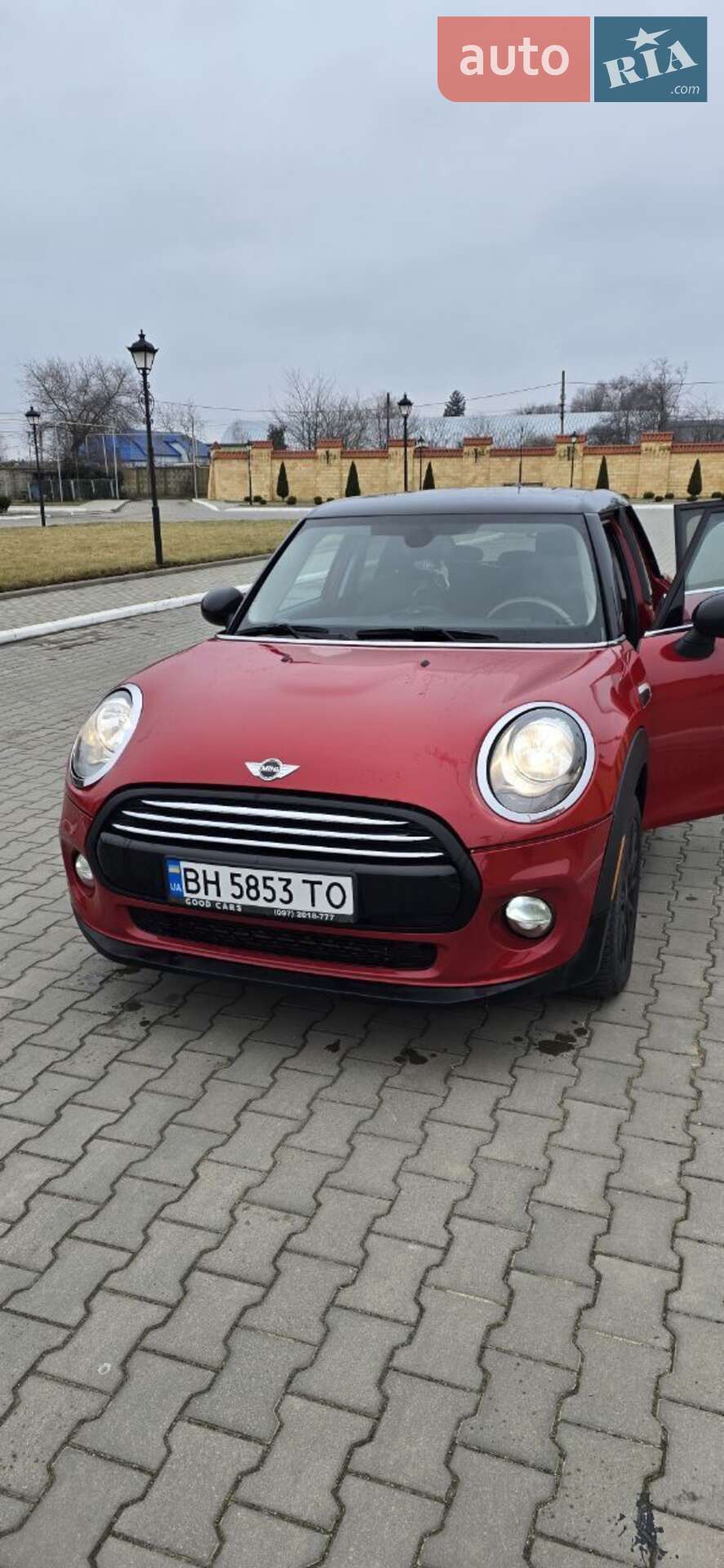 Головне фото звіту автомобіля MINI COOPER 2016