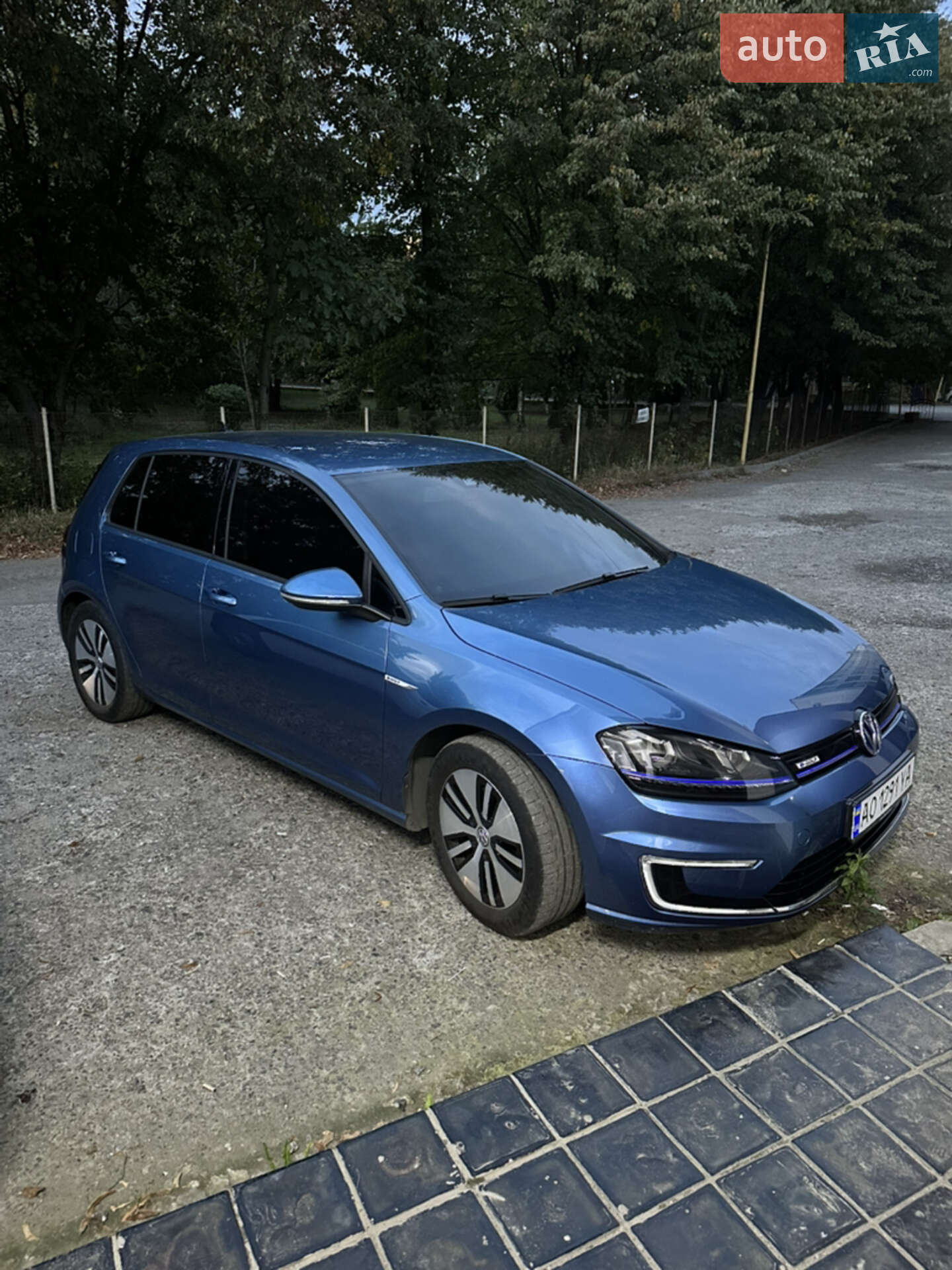 VOLKSWAGEN E-GOLF 2015