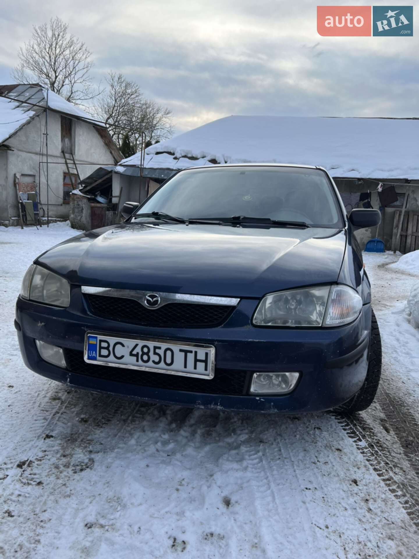 MAZDA 323 2000