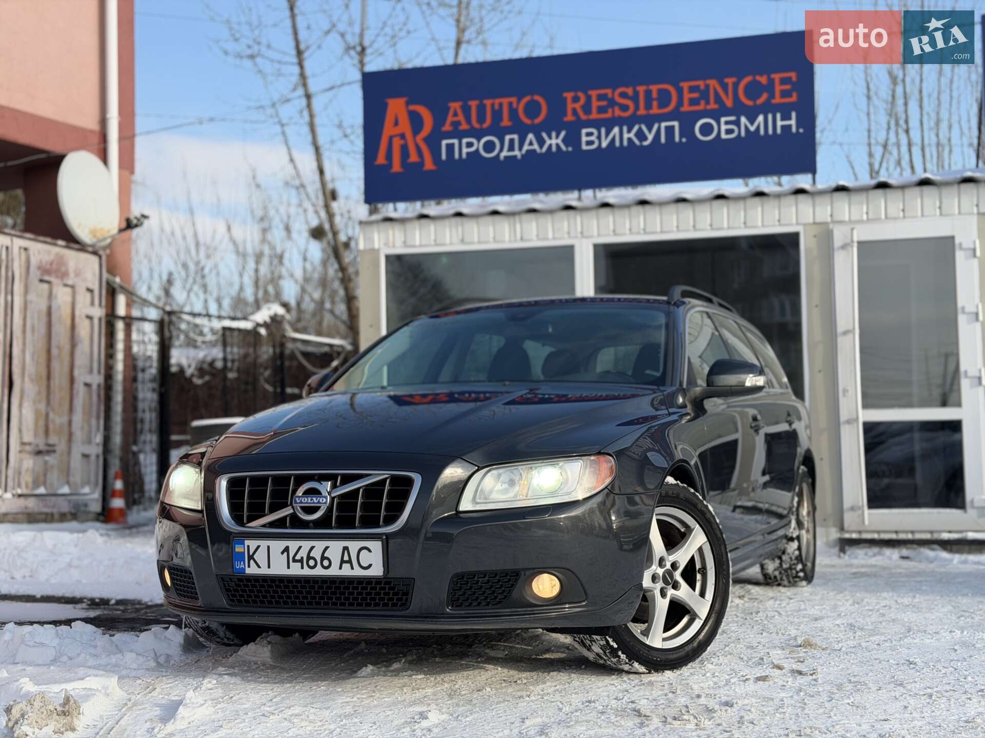 VOLVO V70 2011