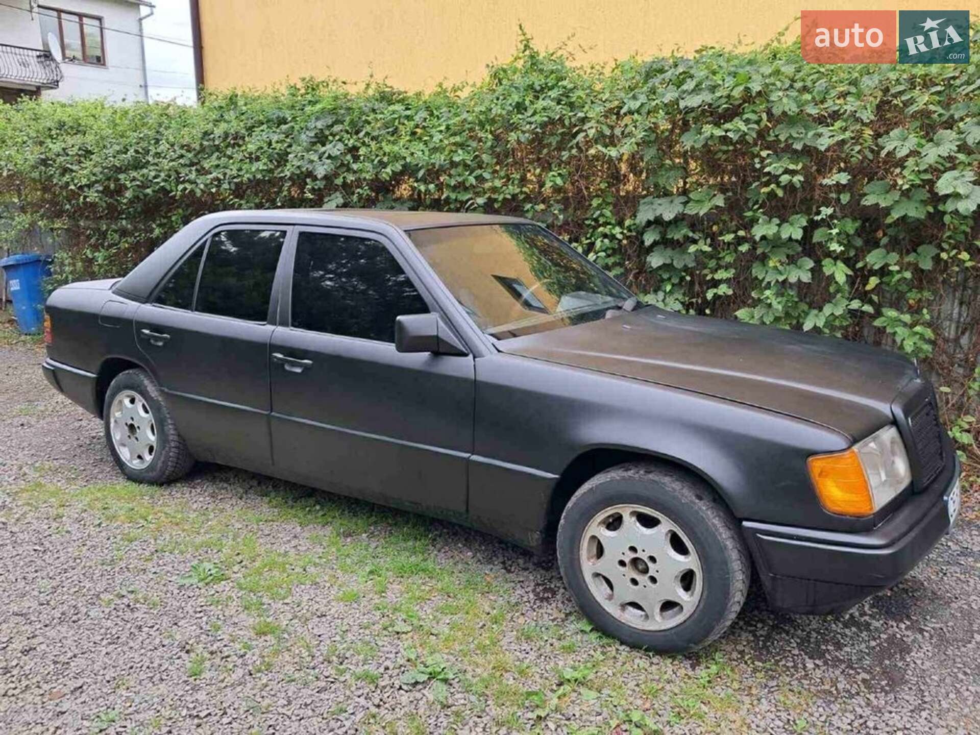MERCEDES-BENZ 250 D 1990