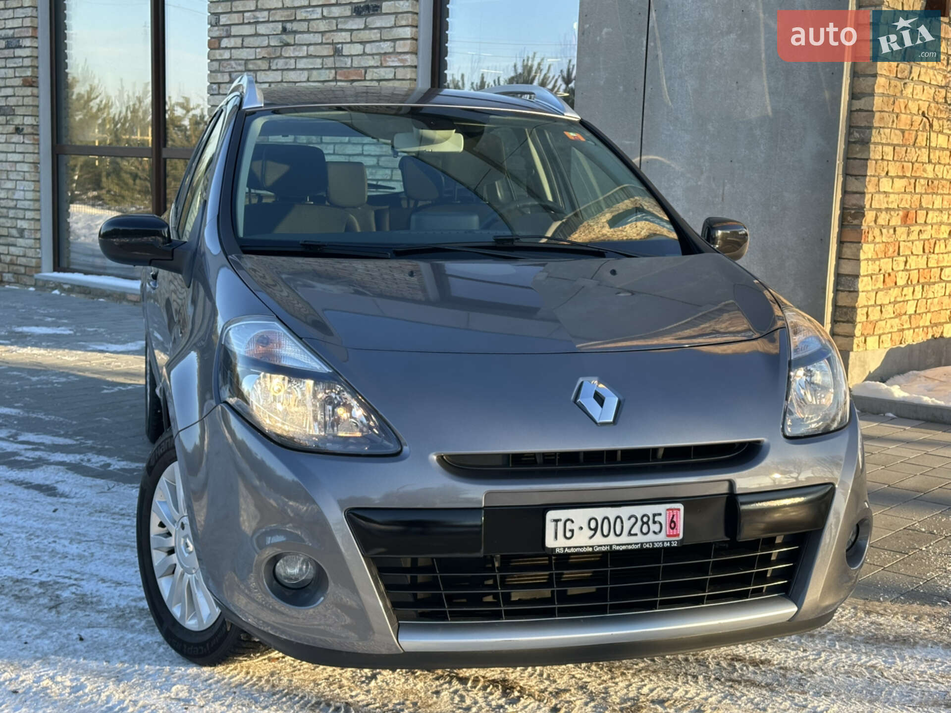 Головне фото звіту автомобіля RENAULT CLIO 2010