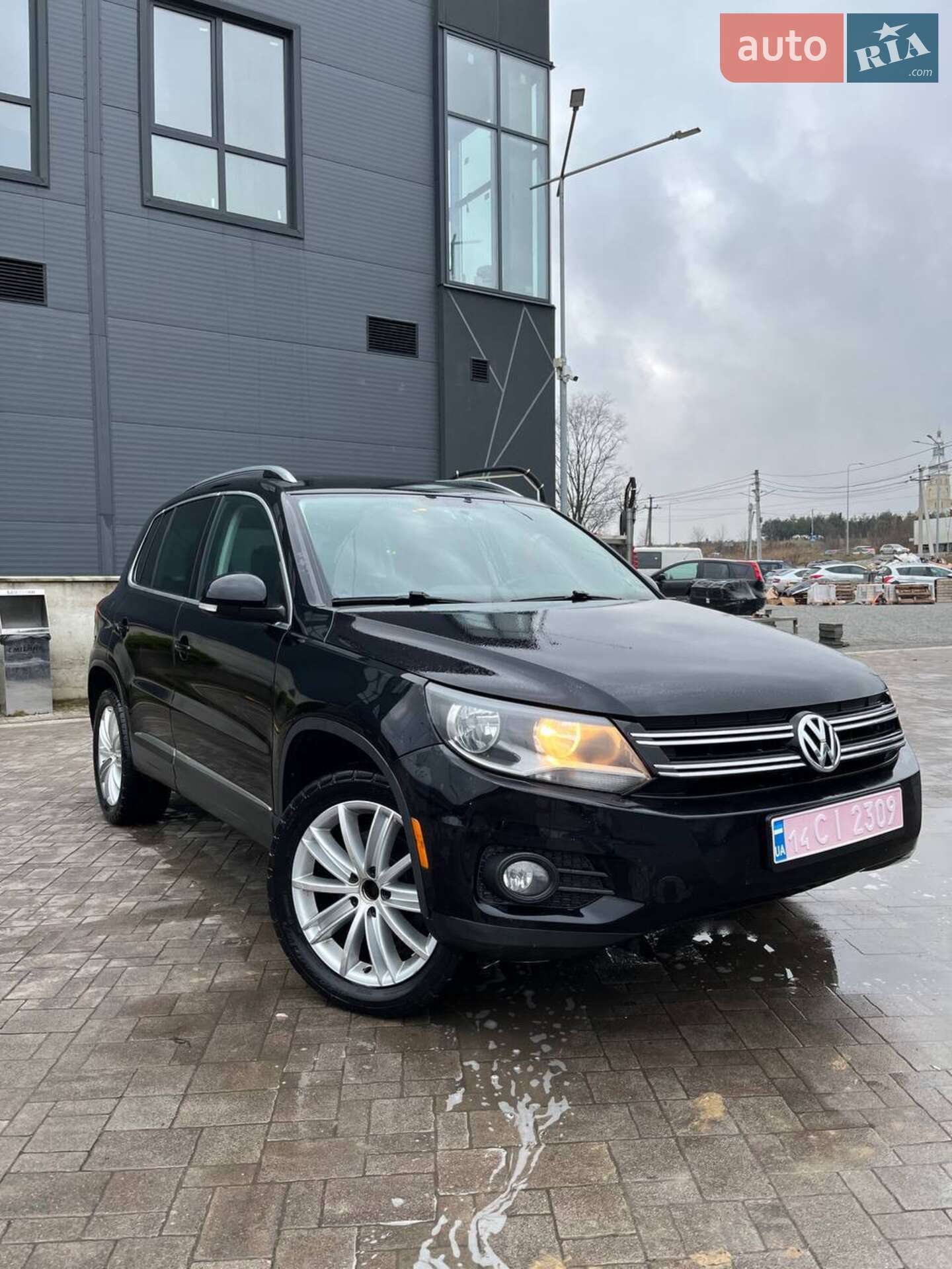 VOLKSWAGEN TIGUAN 2011