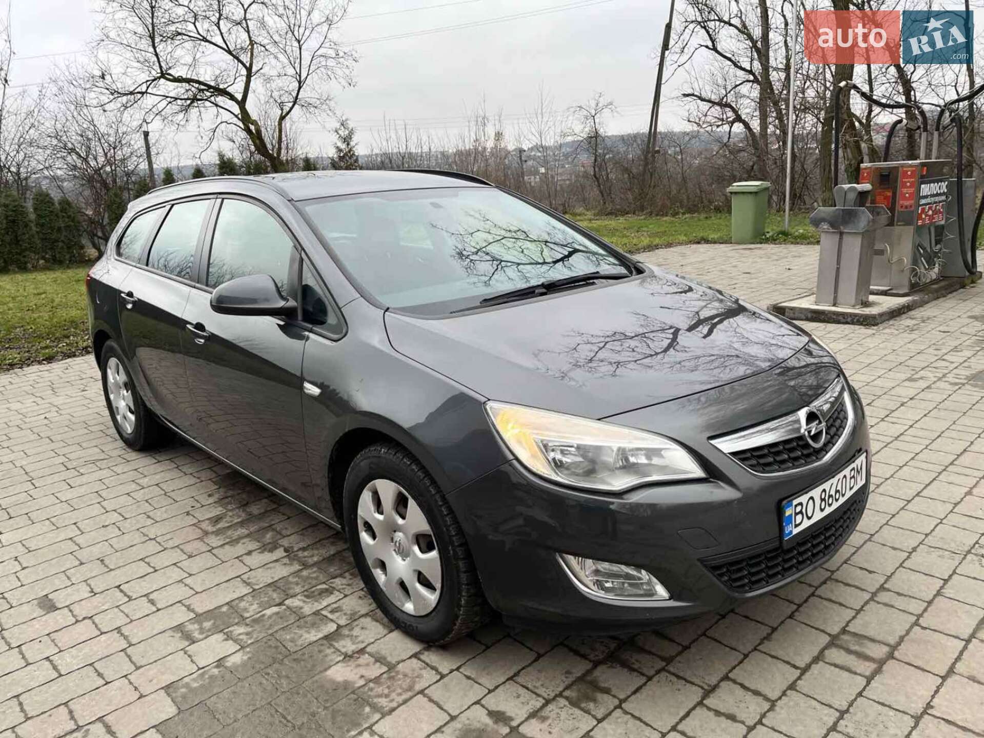 Головне фото звіту автомобіля OPEL ASTRA SPORTS TOURER 2012