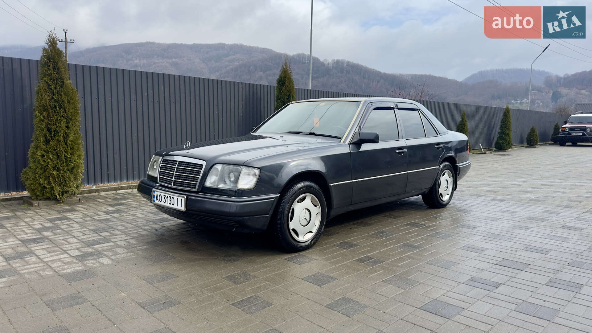 MERCEDES-BENZ 124 1995