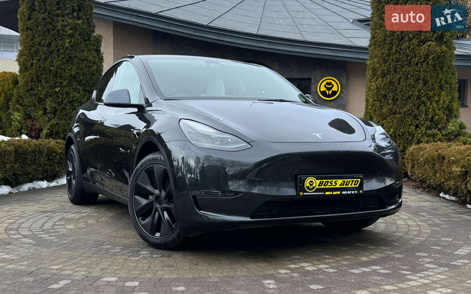 Головне фото звіту автомобіля TESLA MODEL Y 2025