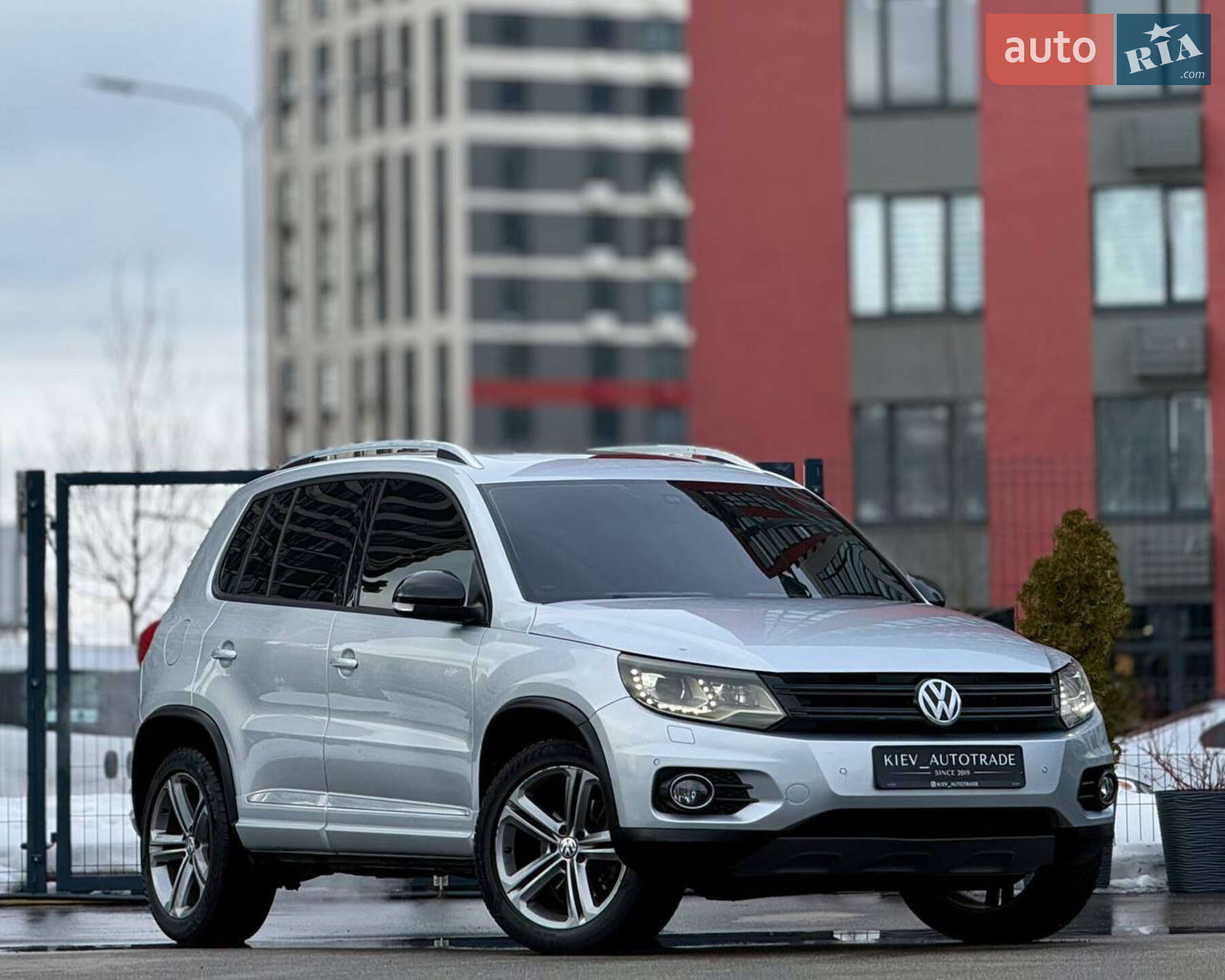VOLKSWAGEN TIGUAN 2016