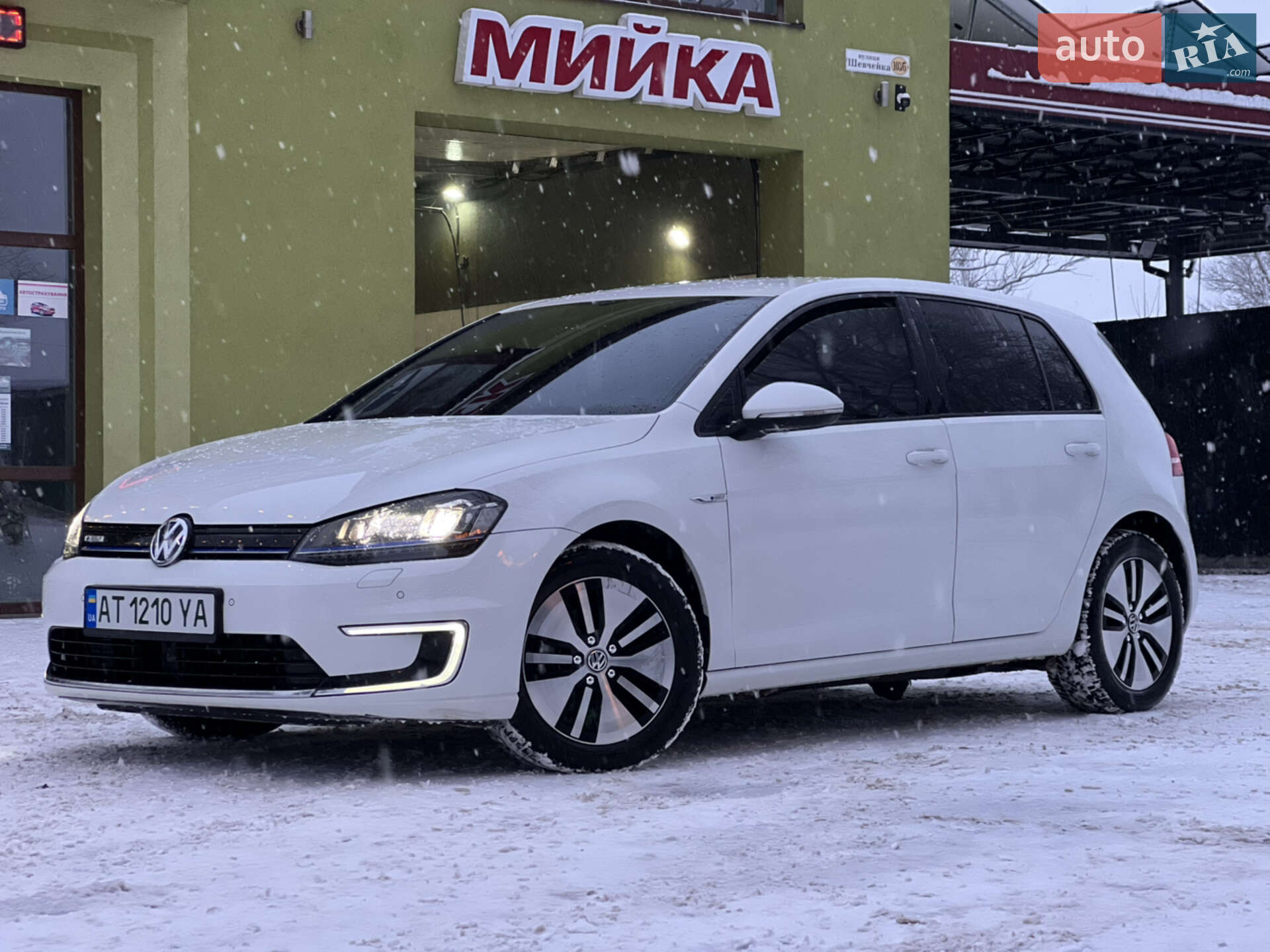 VOLKSWAGEN E-GOLF 2015