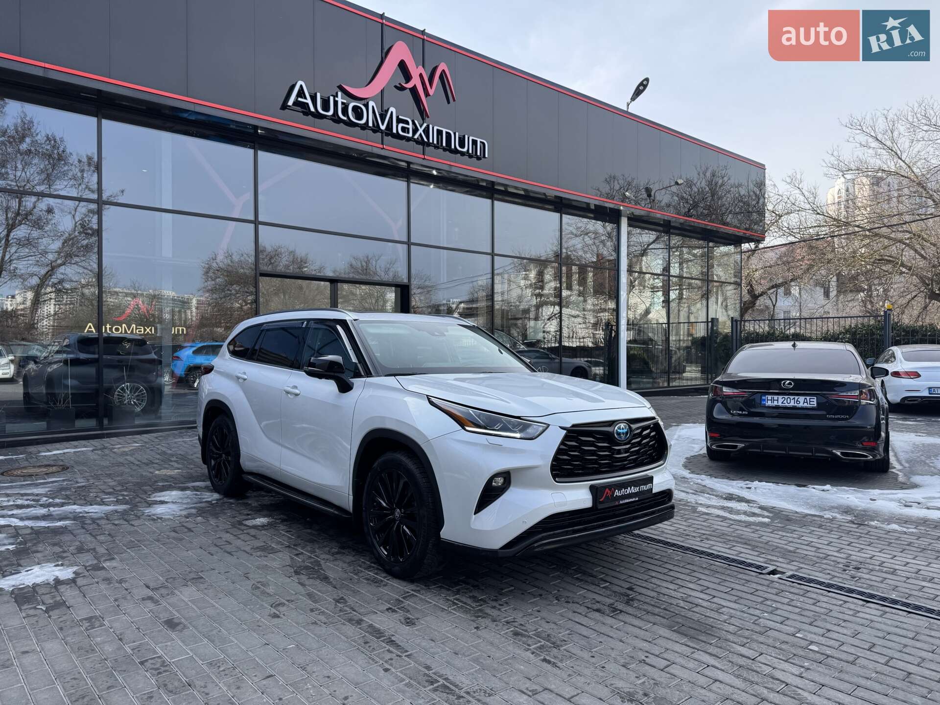 Головне фото звіту автомобіля TOYOTA HIGHLANDER HYBRID 2023