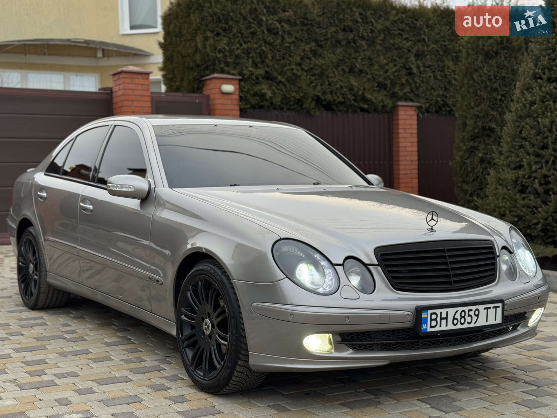Головне фото звіту автомобіля MERCEDES-BENZ E 200 2004