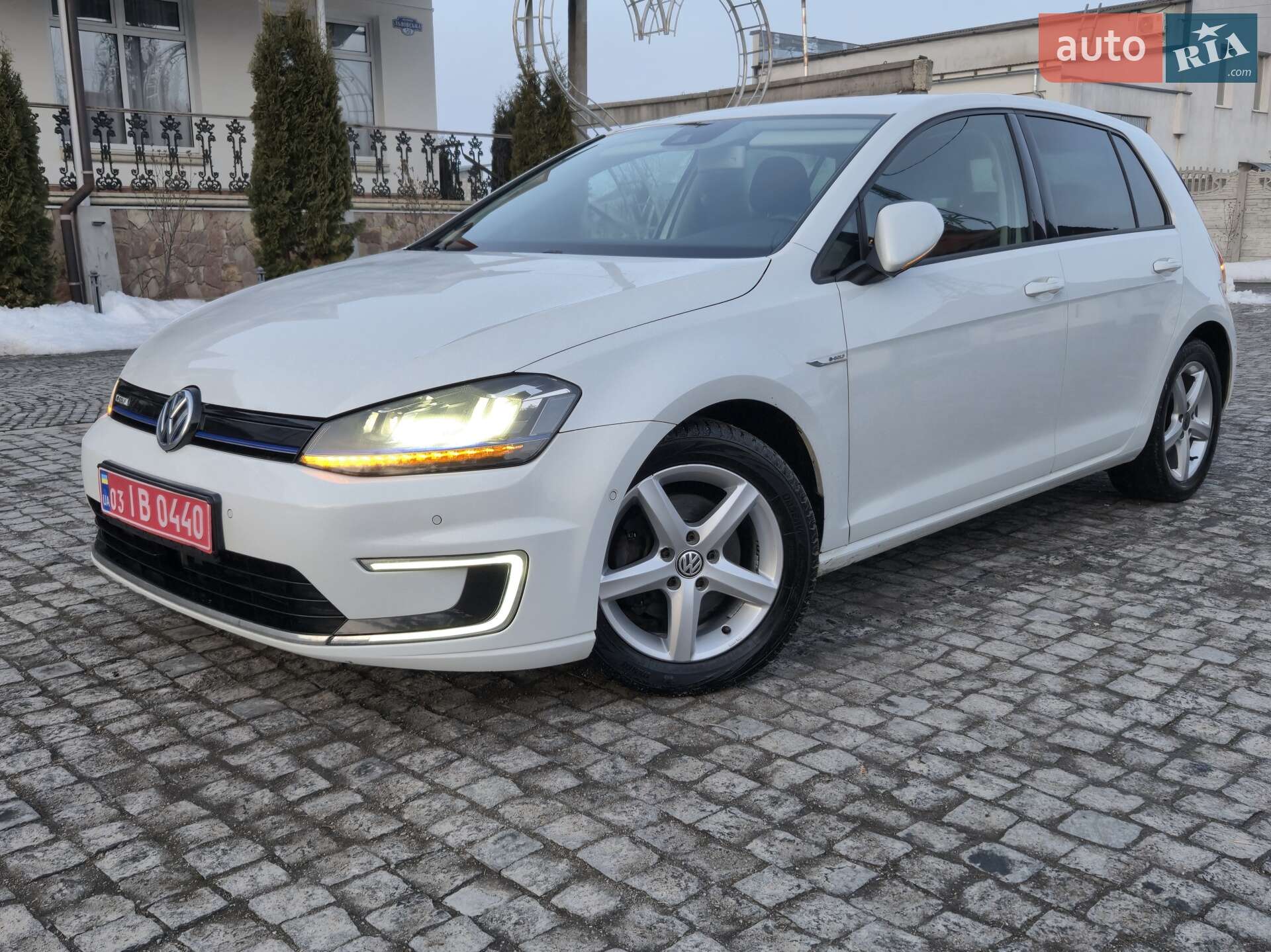 VOLKSWAGEN E-GOLF 2015