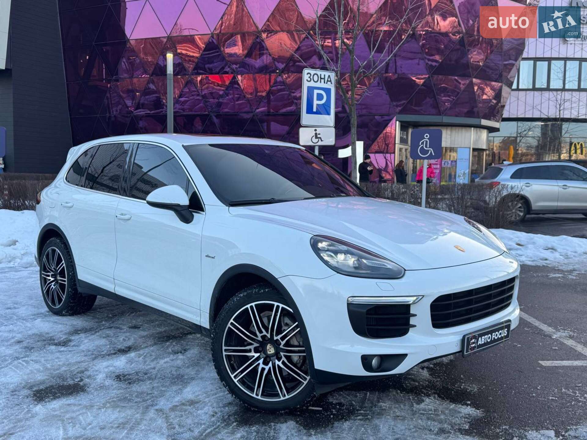 Головне фото звіту автомобіля PORSCHE CAYENNE 2015