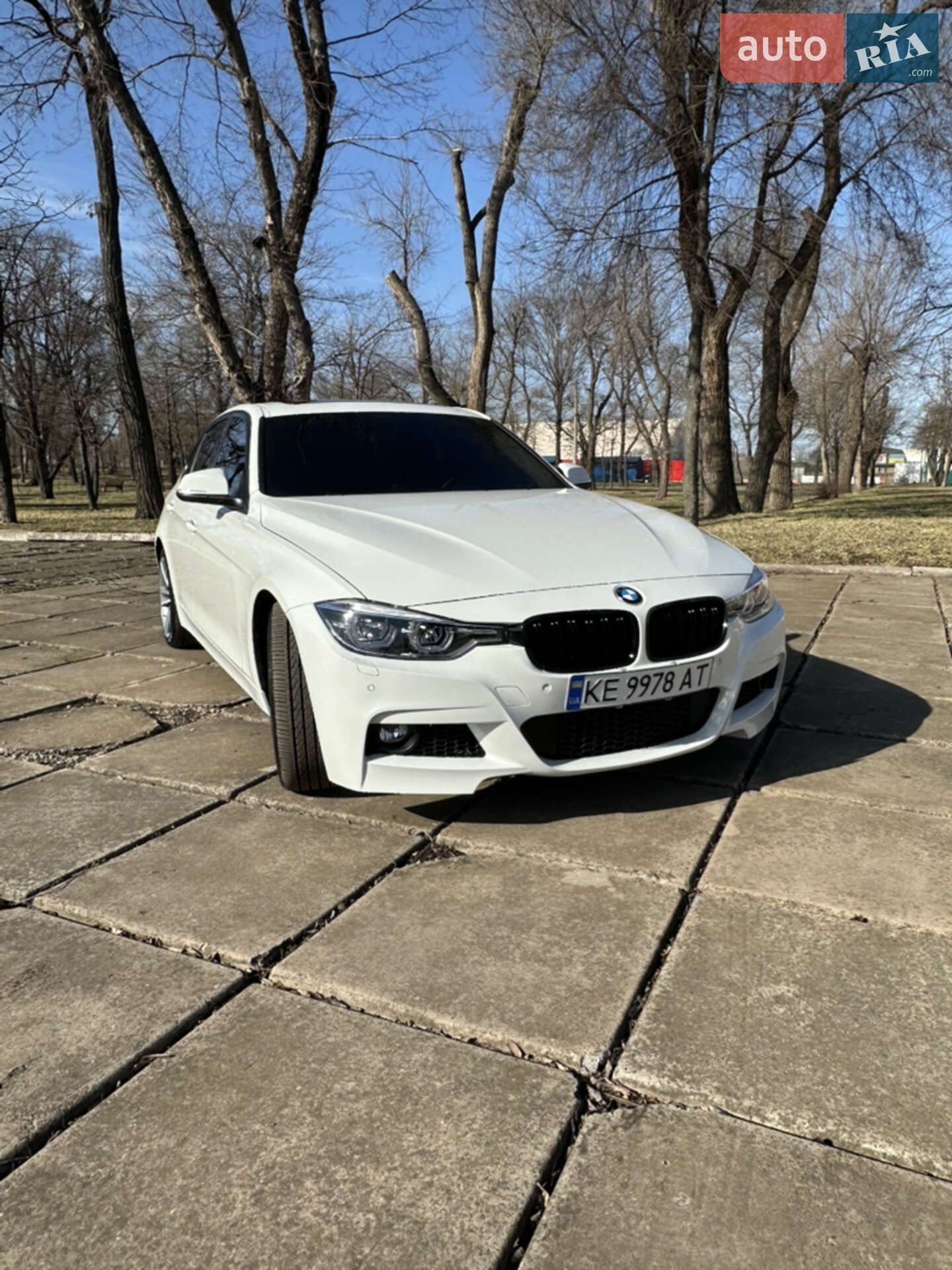Головне фото звіту автомобіля BMW 320 2016