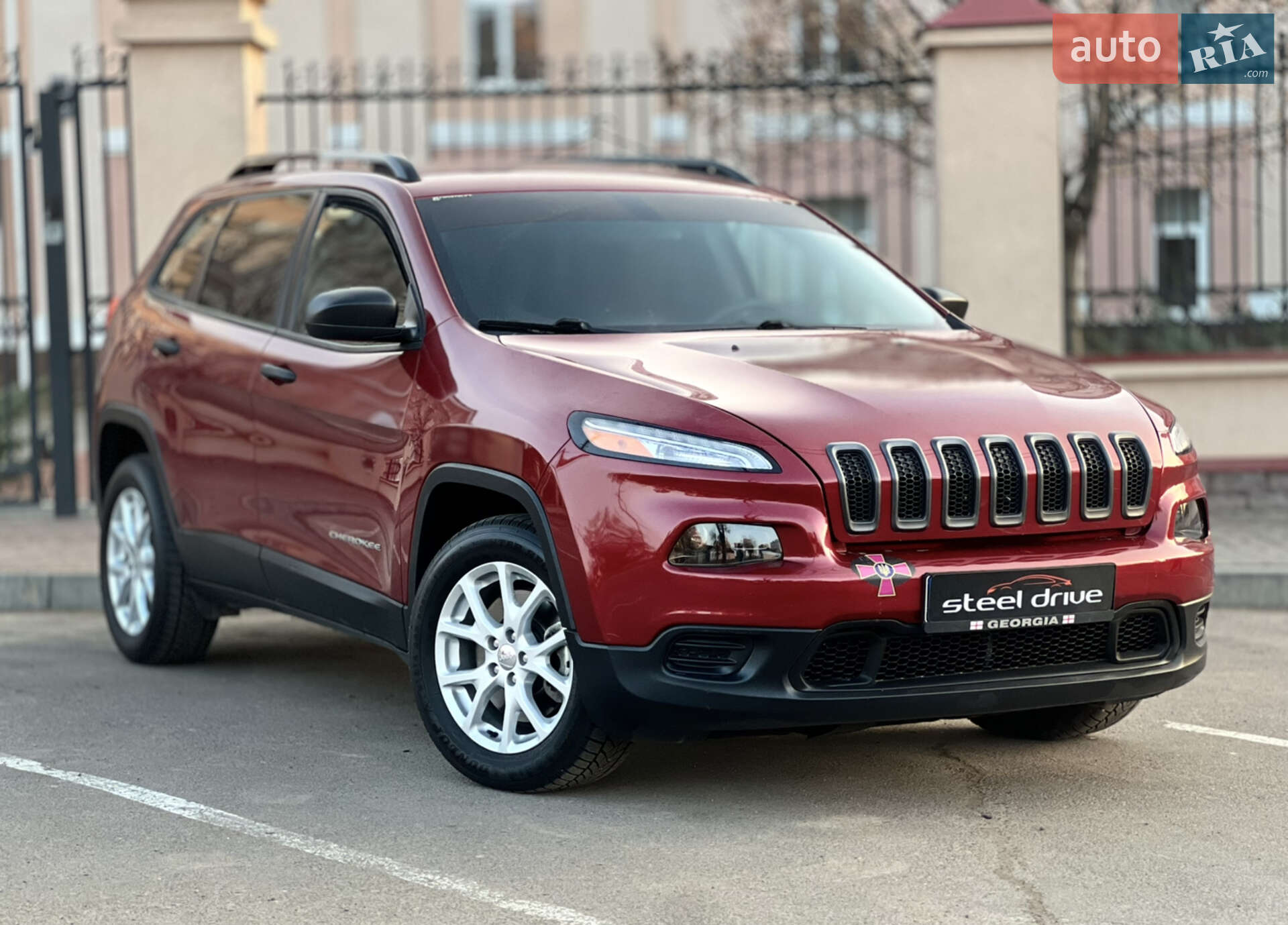 Головне фото звіту автомобіля JEEP CHEROKEE 2015