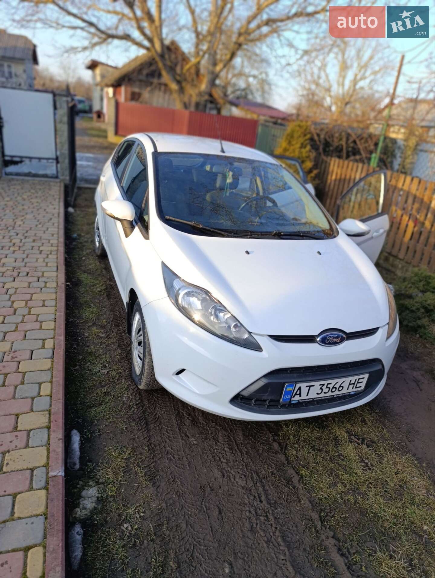 Головне фото звіту автомобіля FORD FIESTA 2012