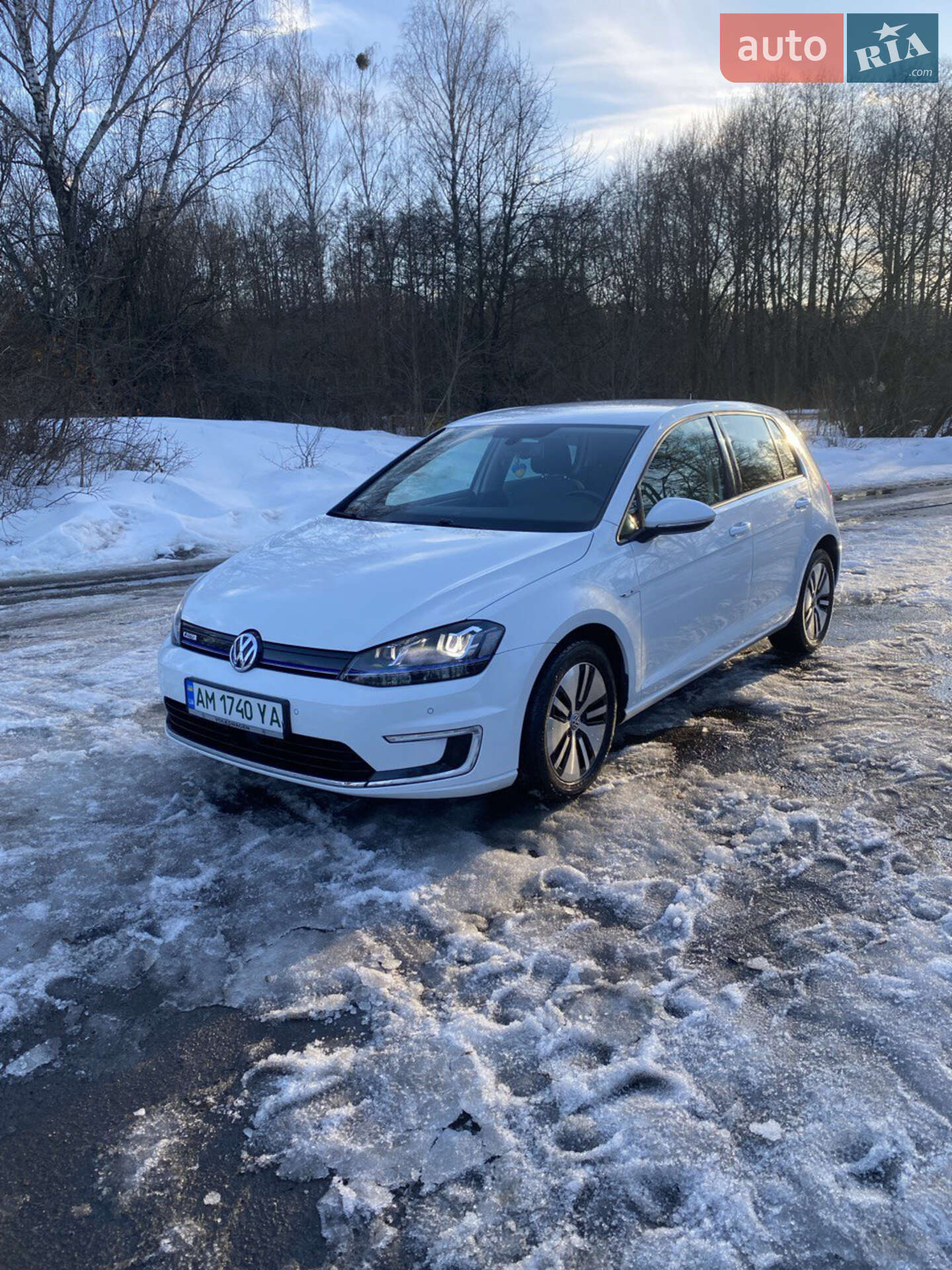 VOLKSWAGEN E-GOLF 2015
