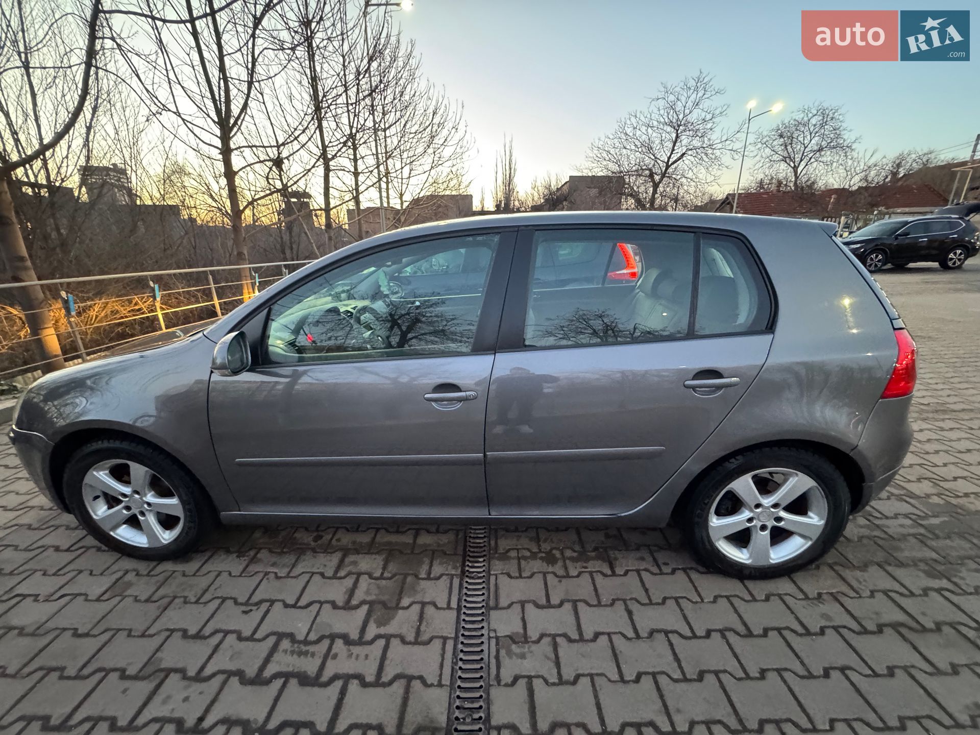 VOLKSWAGEN GOLF 2004