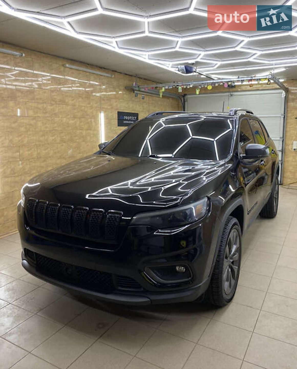 Головне фото звіту автомобіля JEEP CHEROKEE 2021