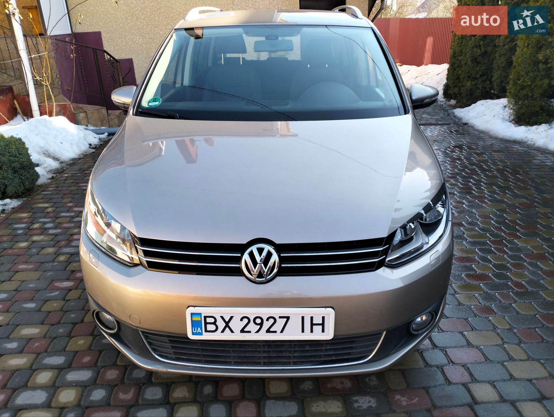 VOLKSWAGEN TOURAN 2011