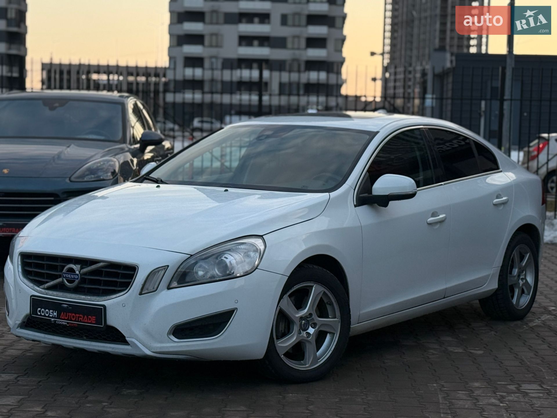 Головне фото звіту автомобіля VOLVO S60 2013