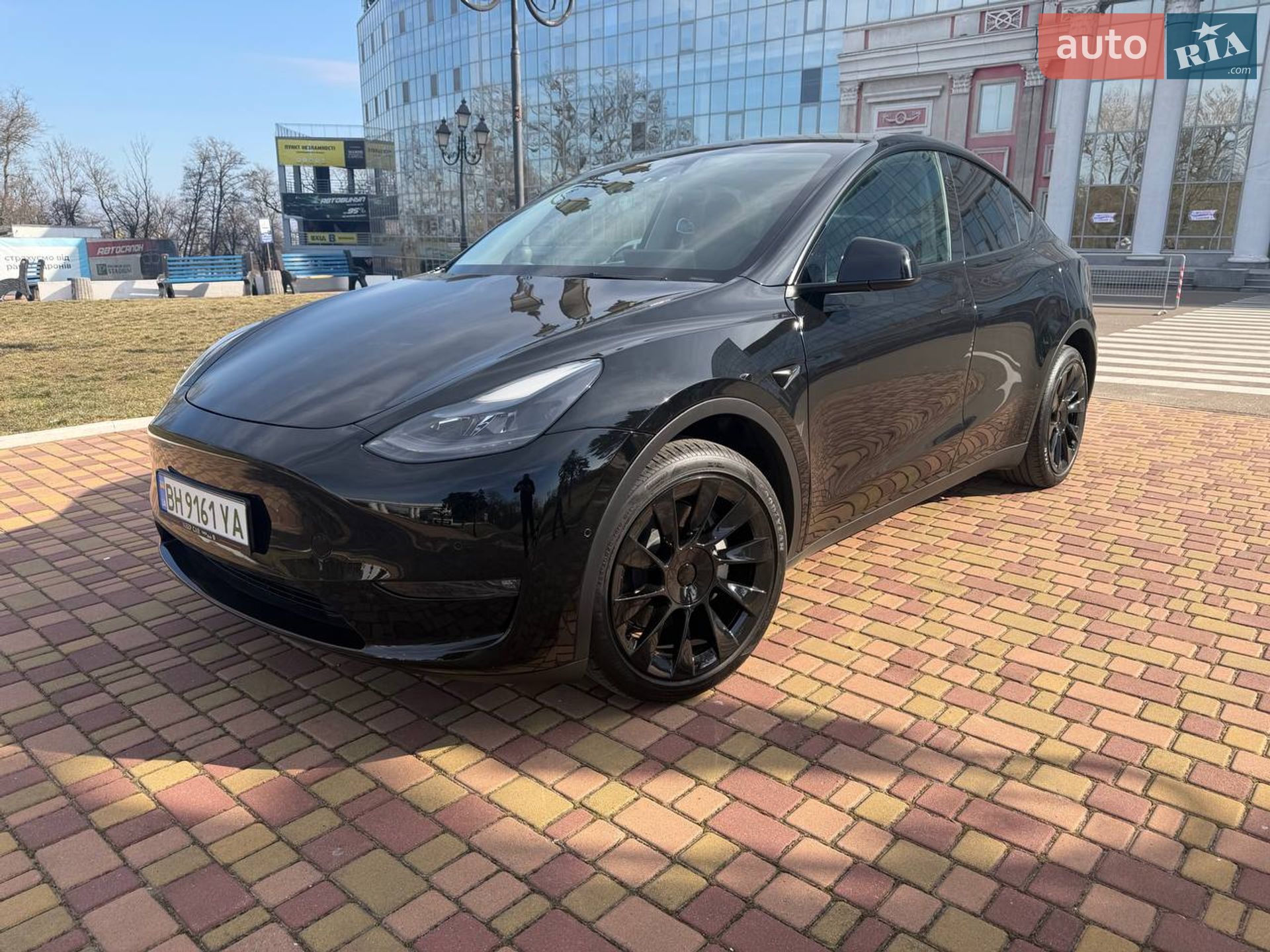 Головне фото звіту автомобіля TESLA MODEL Y 2023