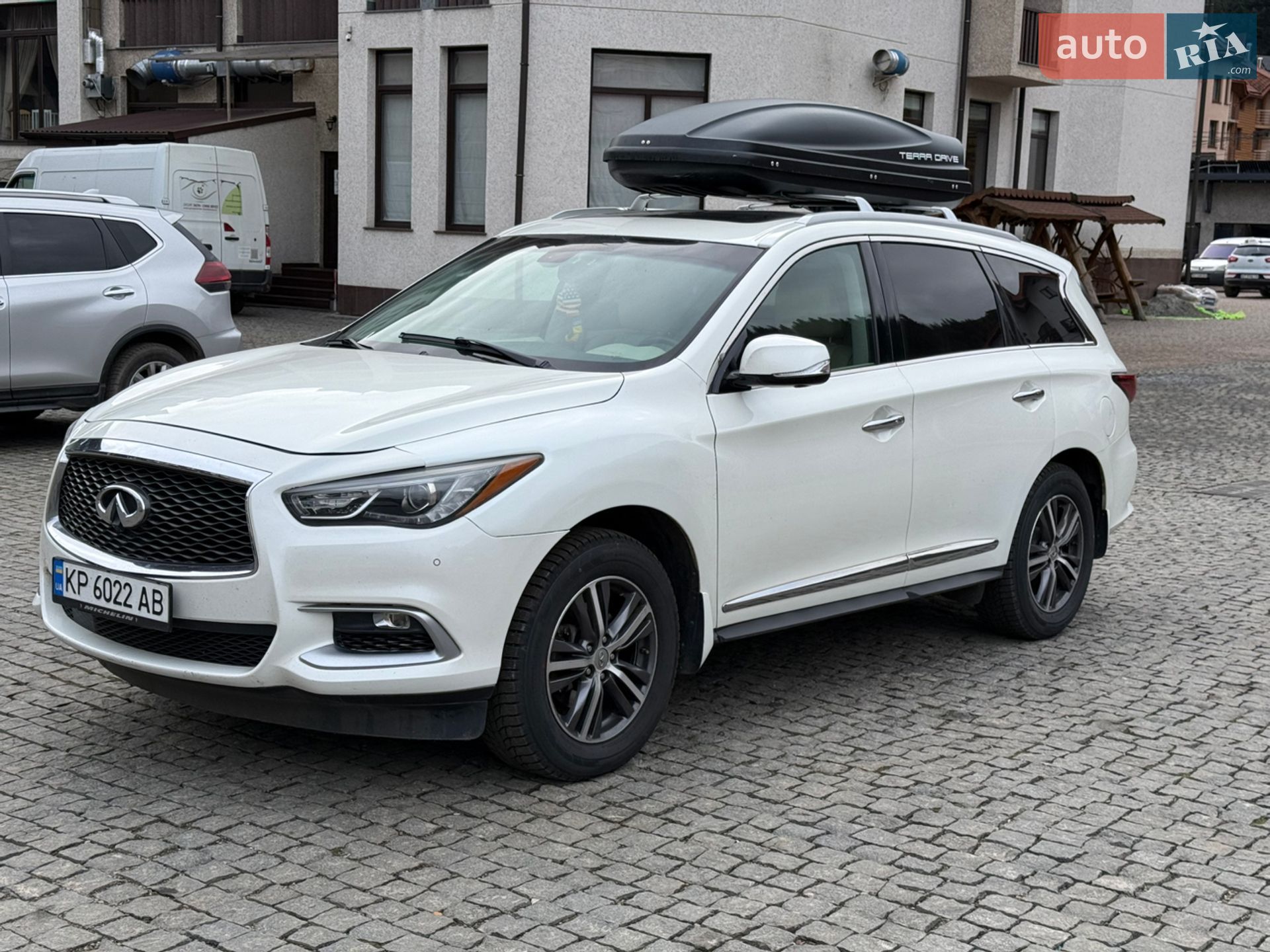 Головне фото звіту автомобіля INFINITI QX60 2016