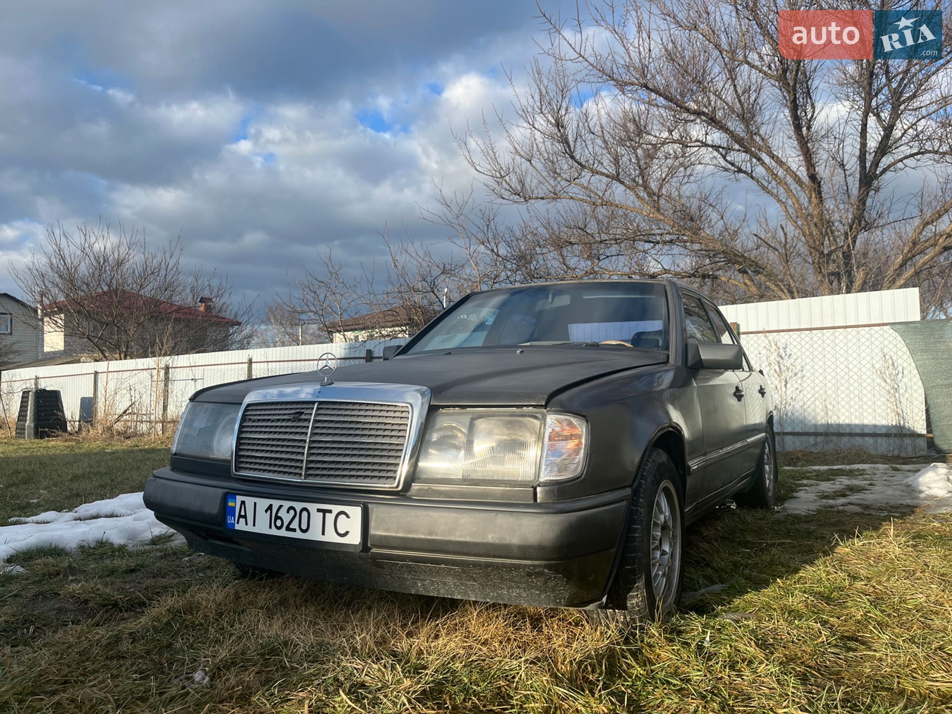 Mercedes-Benz E-Class 1986