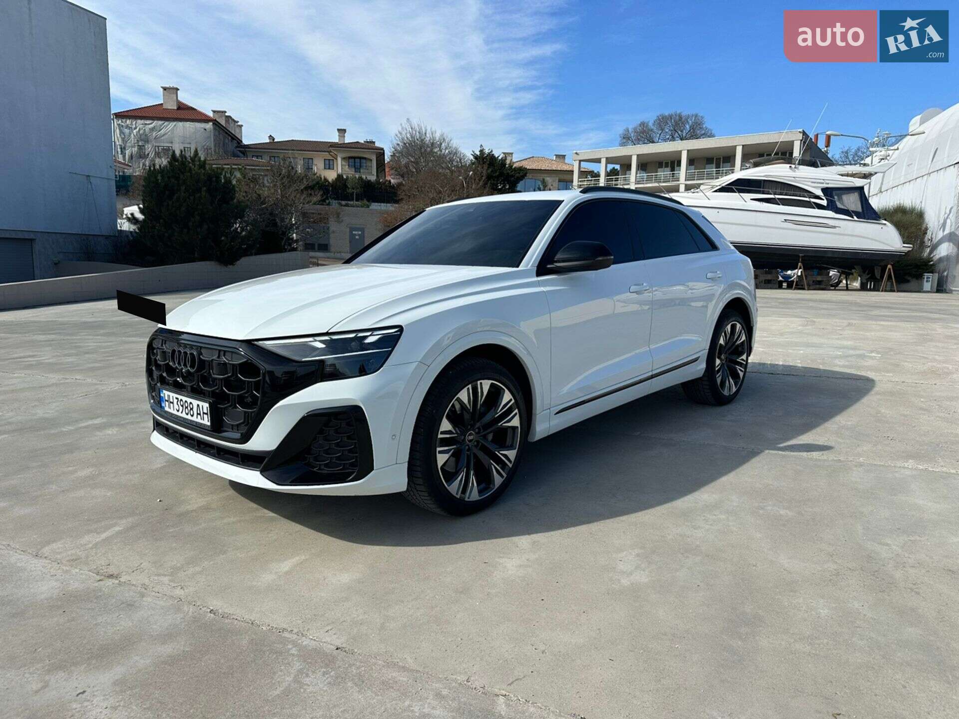 AUDI Q8