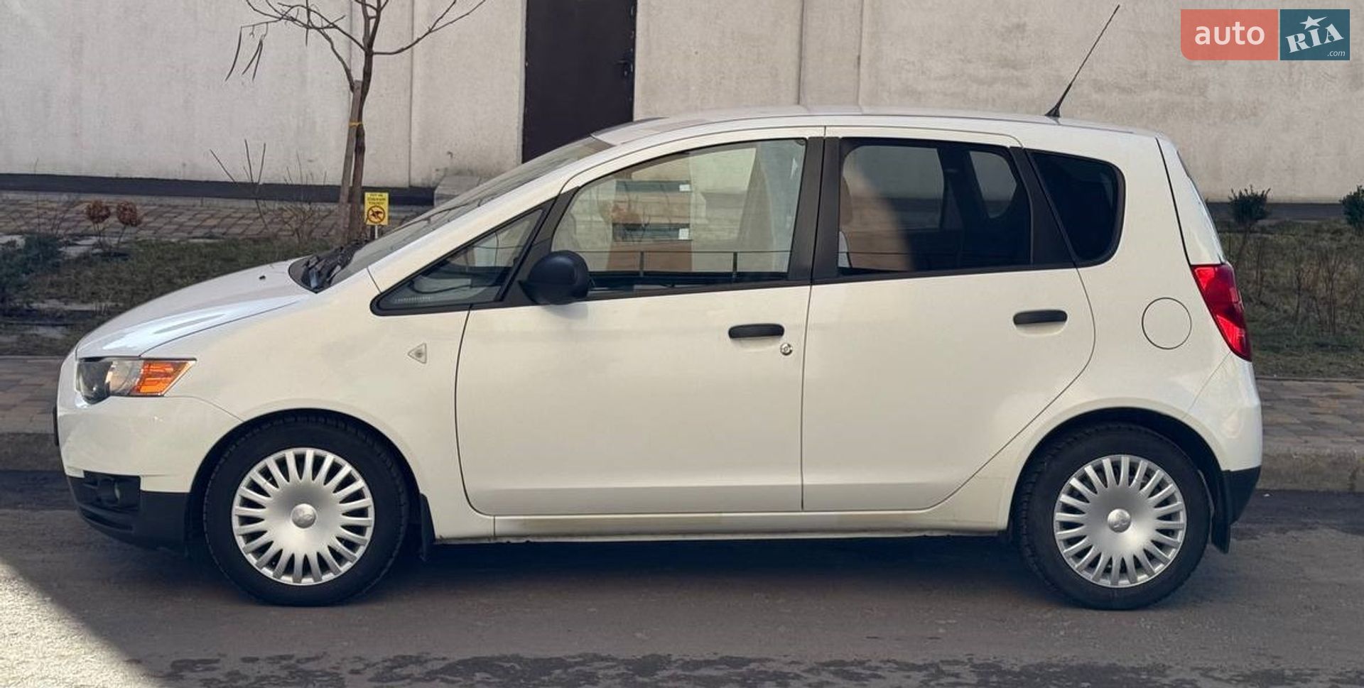 MITSUBISHI COLT 2010