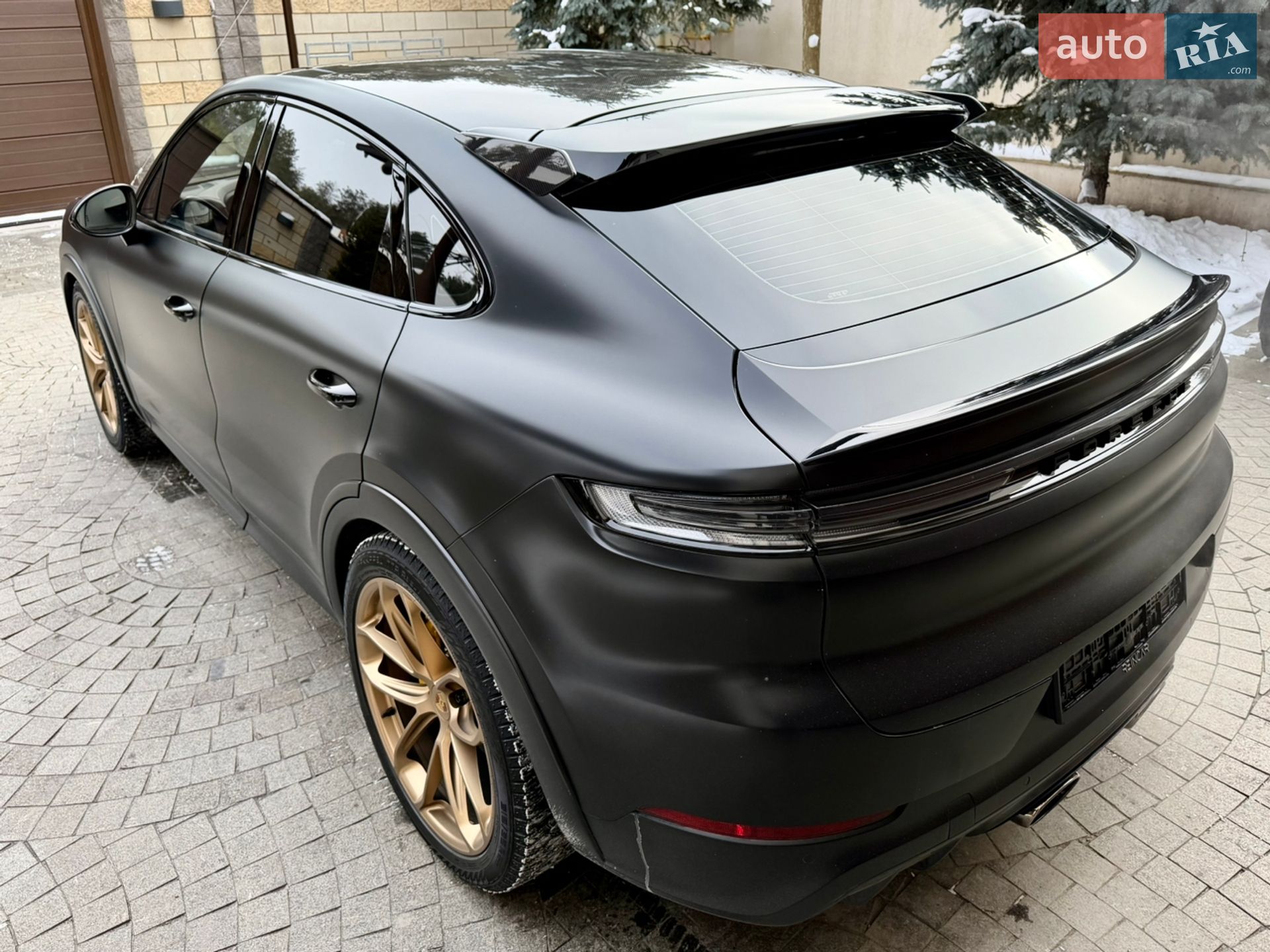 Головне фото звіту автомобіля PORSCHE CAYENNE 2024