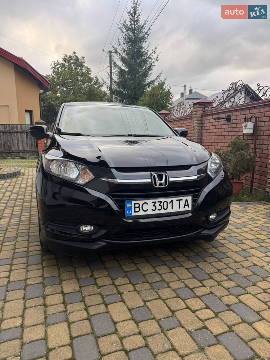 Головне фото звіту автомобіля HONDA HR-V 2016