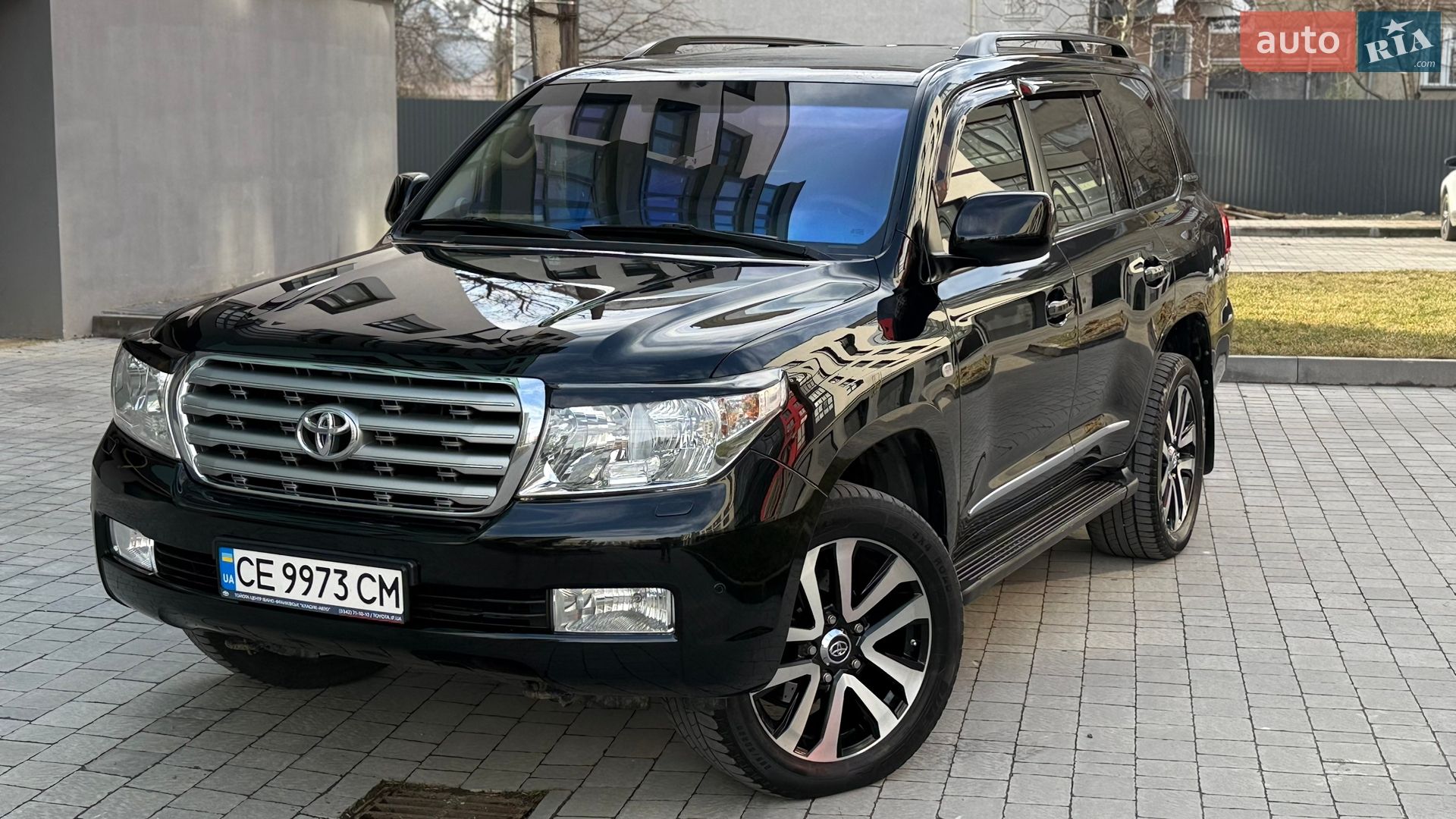 TOYOTA LAND CRUISER 200 2011