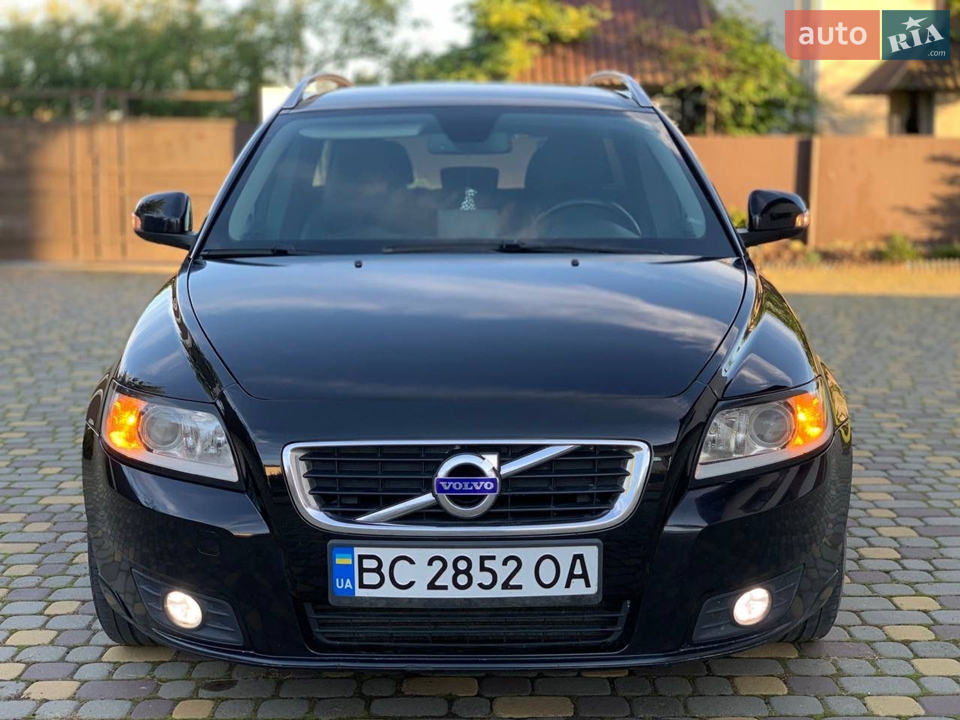 Головне фото звіту автомобіля VOLVO V50 2011