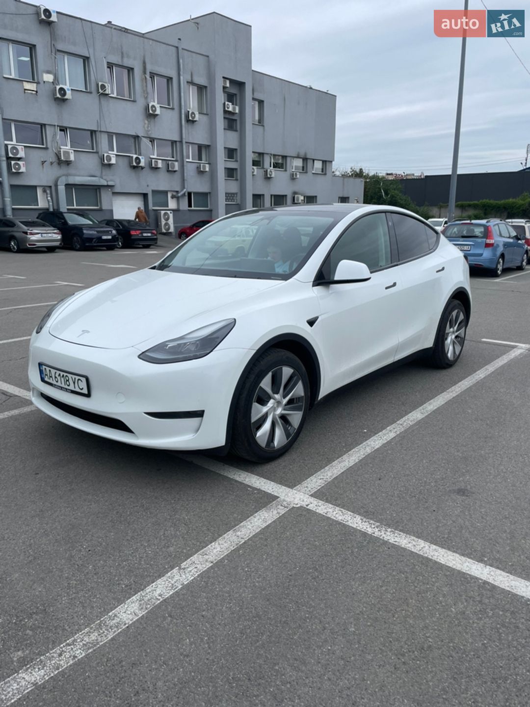 Головне фото звіту автомобіля TESLA MODEL Y 2022