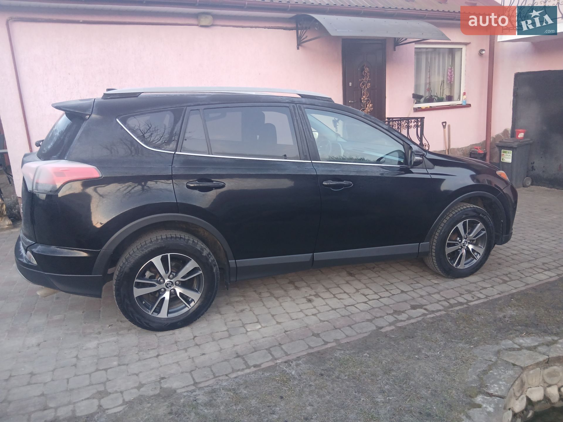 Головне фото звіту автомобіля TOYOTA RAV4 2017