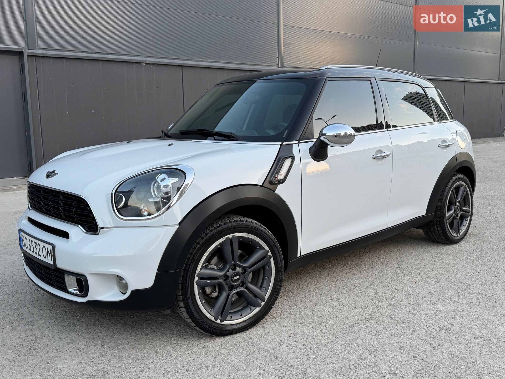 Головне фото звіту автомобіля MINI COOPER D COUNTRYMAN 2012