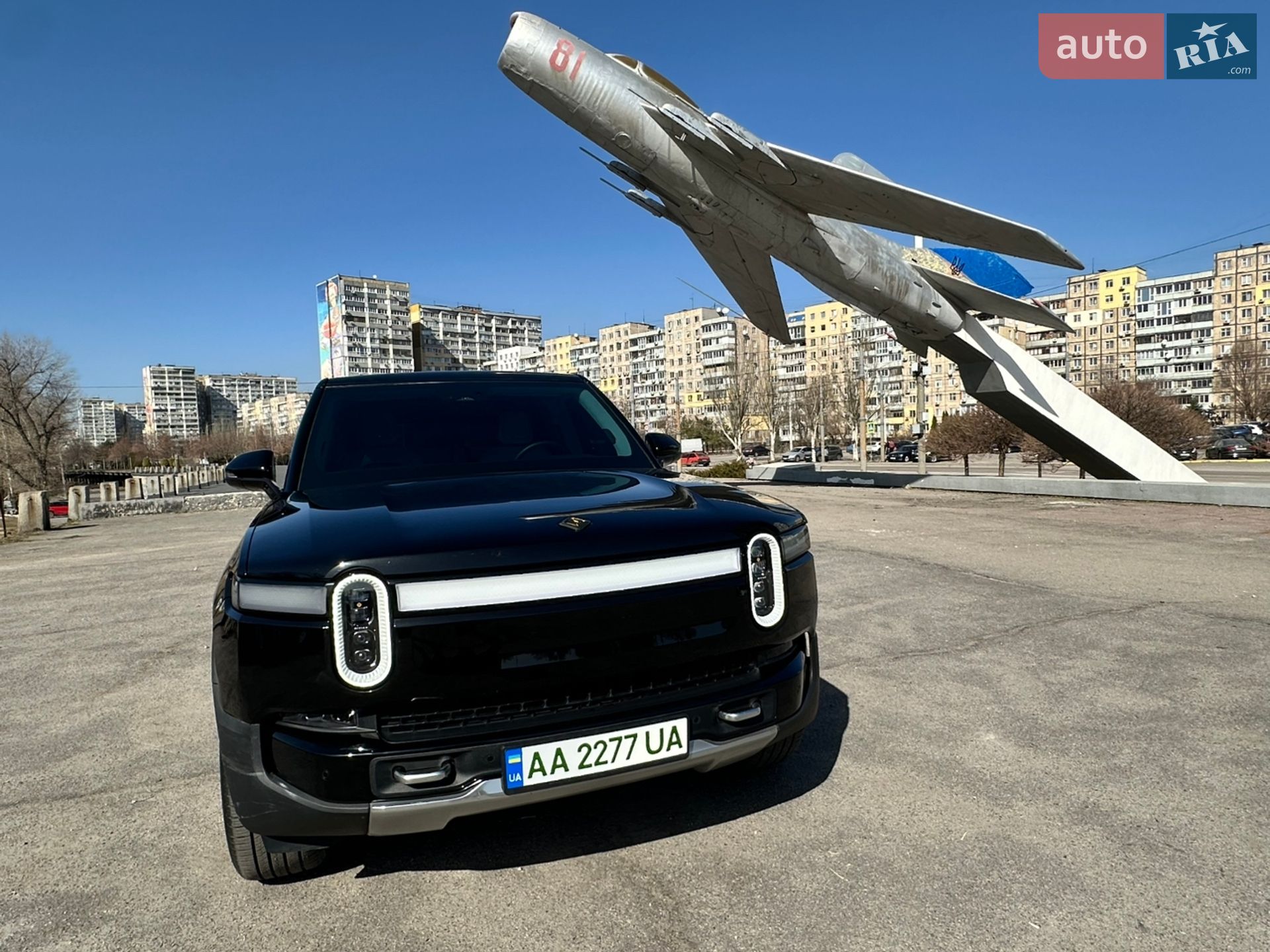 RIVIAN R1S 2023