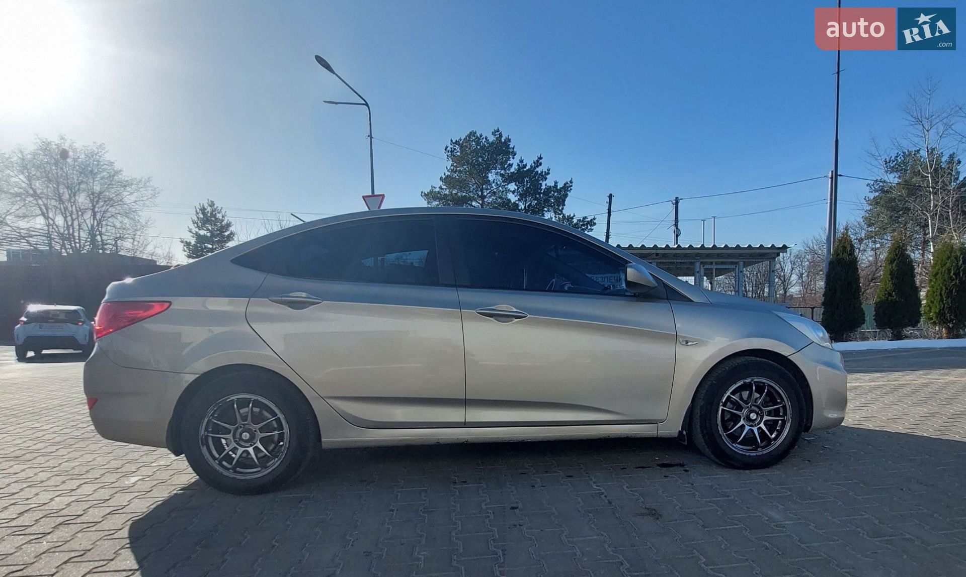Головне фото звіту автомобіля HYUNDAI ACCENT 2013