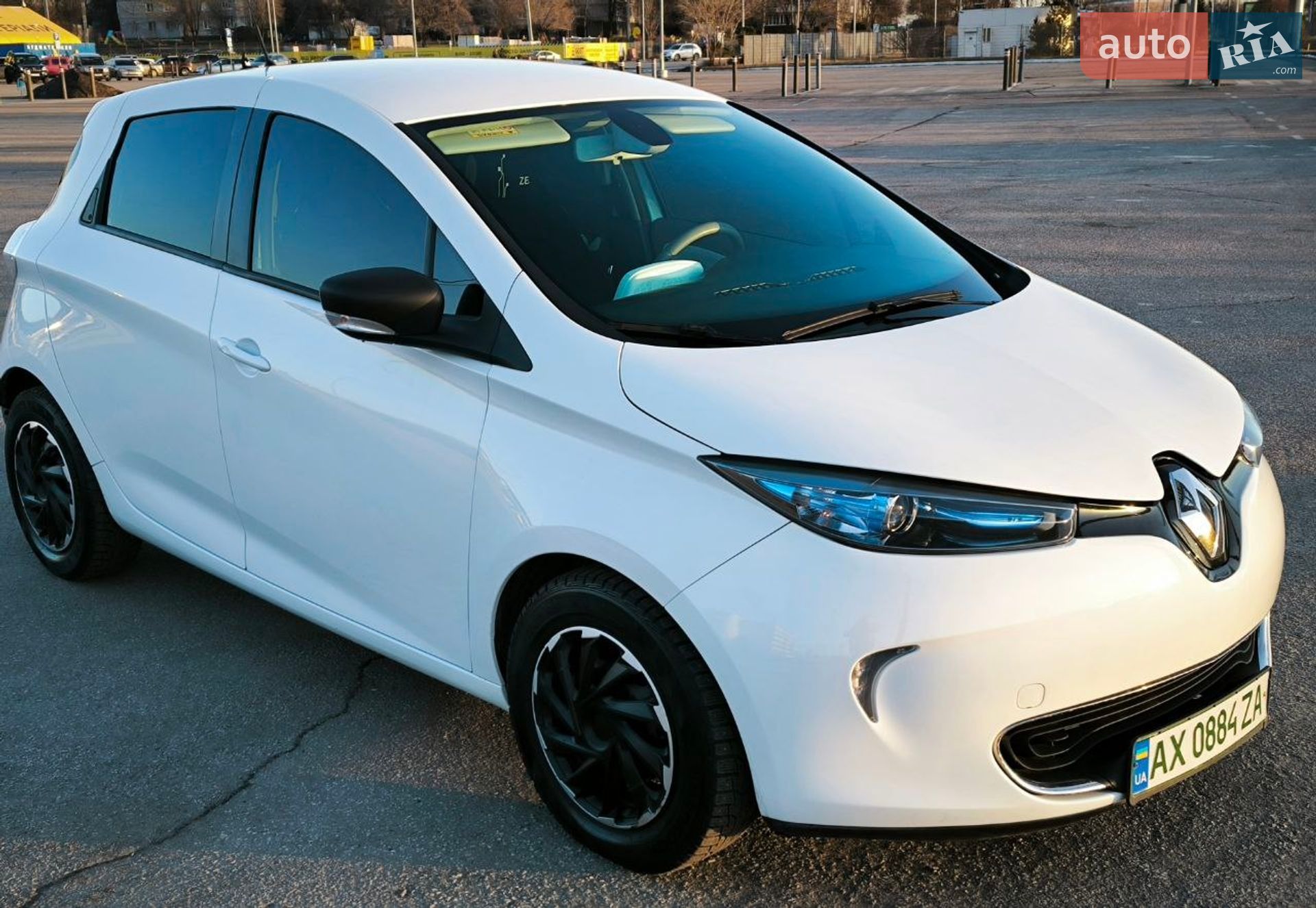 Головне фото звіту автомобіля RENAULT ZOE 2017
