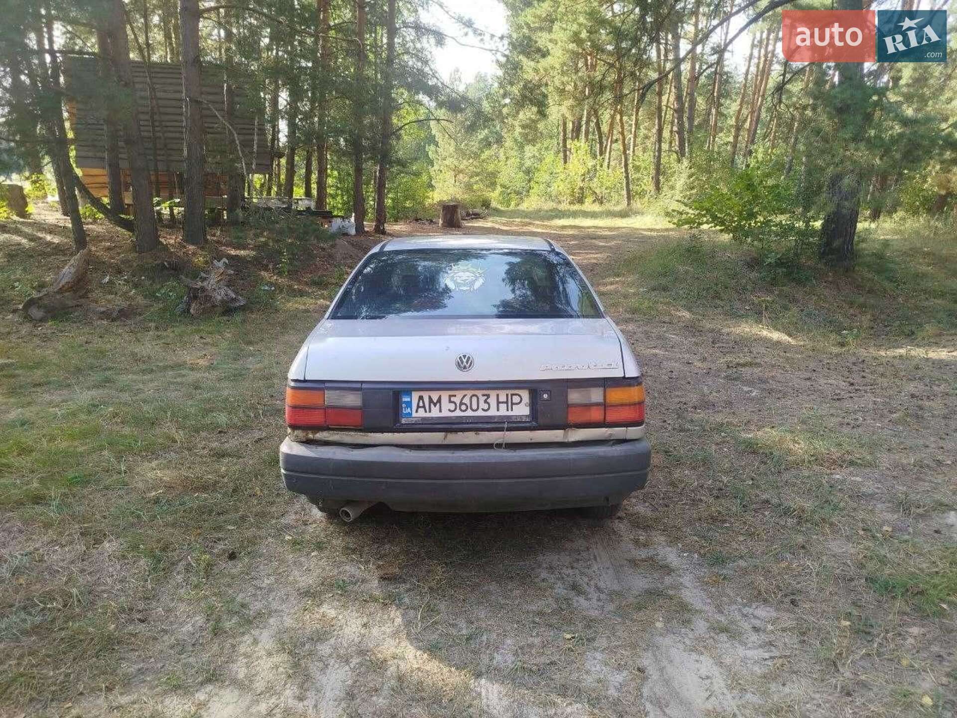 VOLKSWAGEN PASSAT 1988