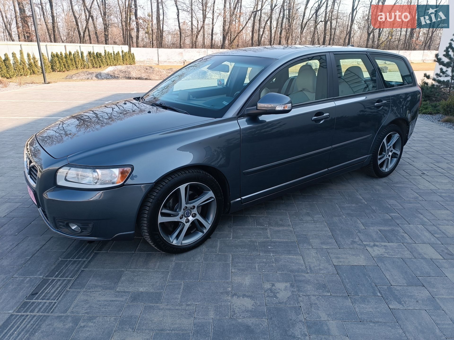 VOLVO V50 2011