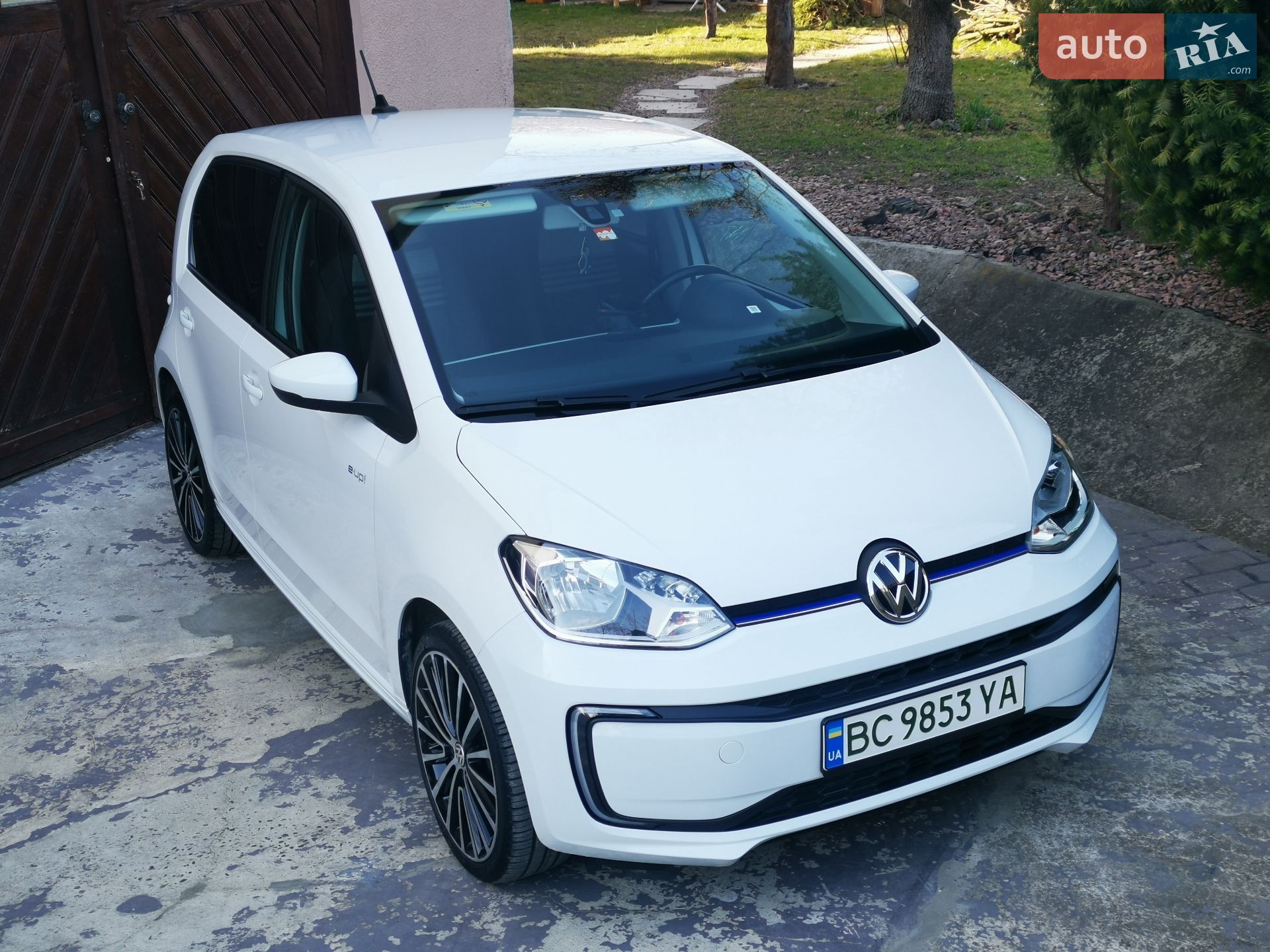 VOLKSWAGEN E-UP 2019