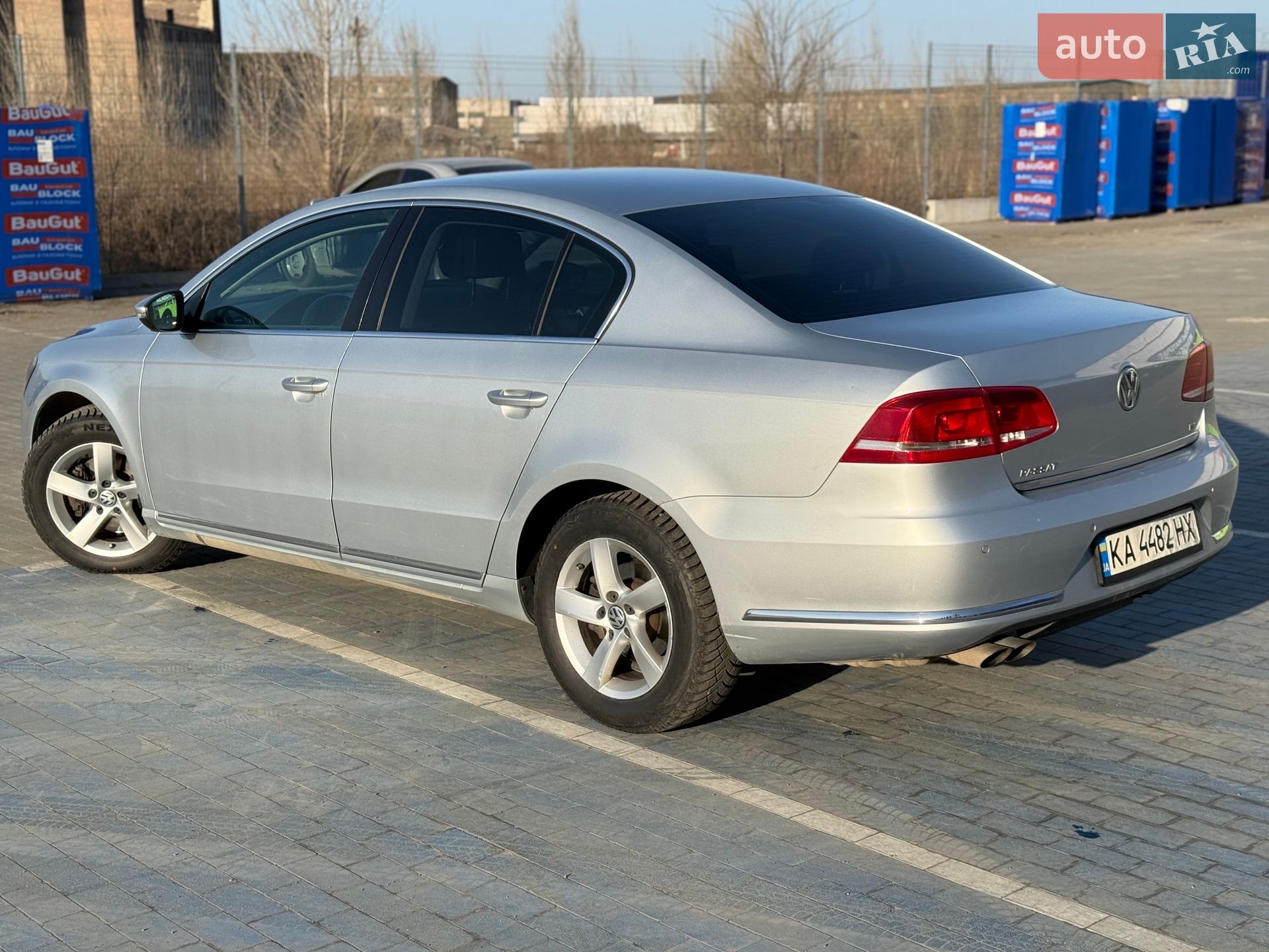 VOLKSWAGEN PASSAT 2011