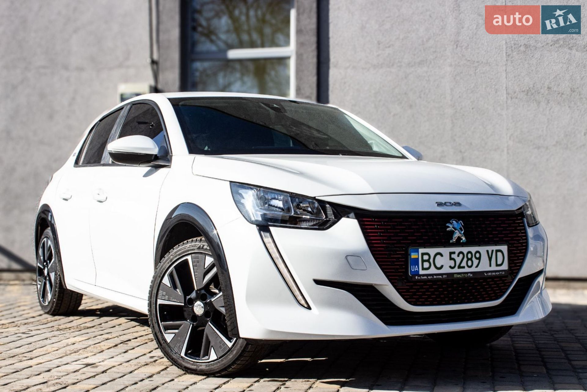 PEUGEOT E-208 2021