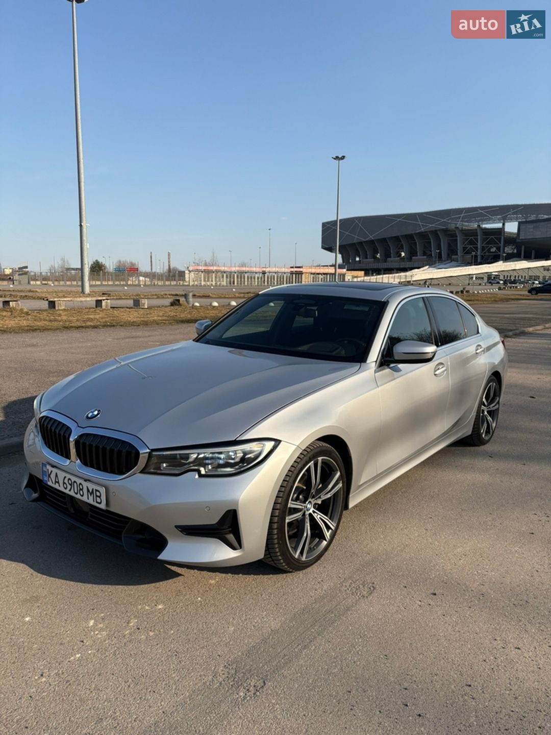 Головне фото звіту автомобіля BMW 330I 2019